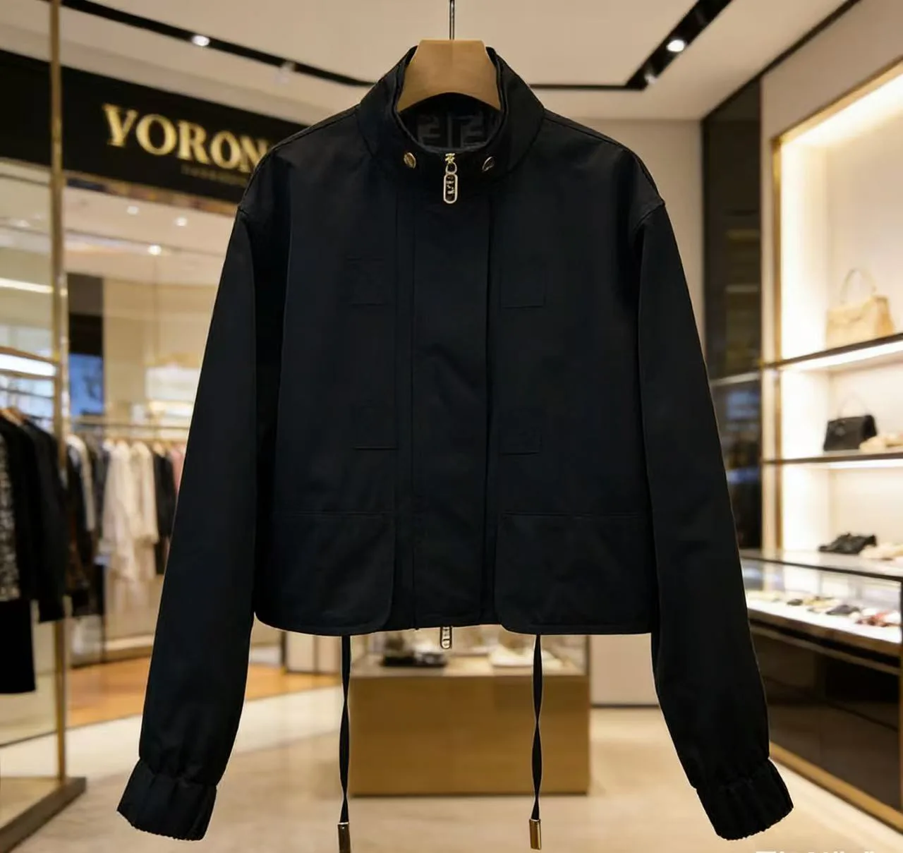 Куртки И Пуховики Женские Fendi 18324293