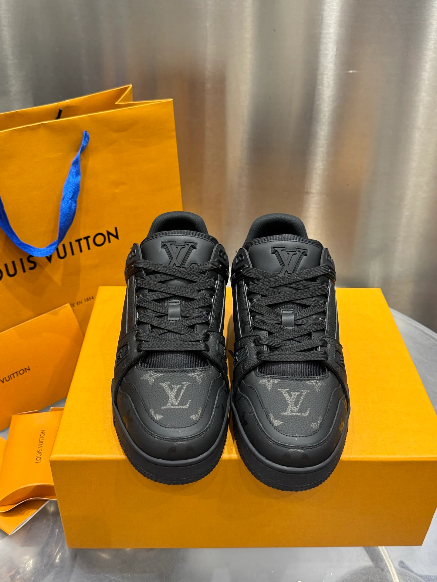 Кроссовки Мужские Louis Vuitton 19073349