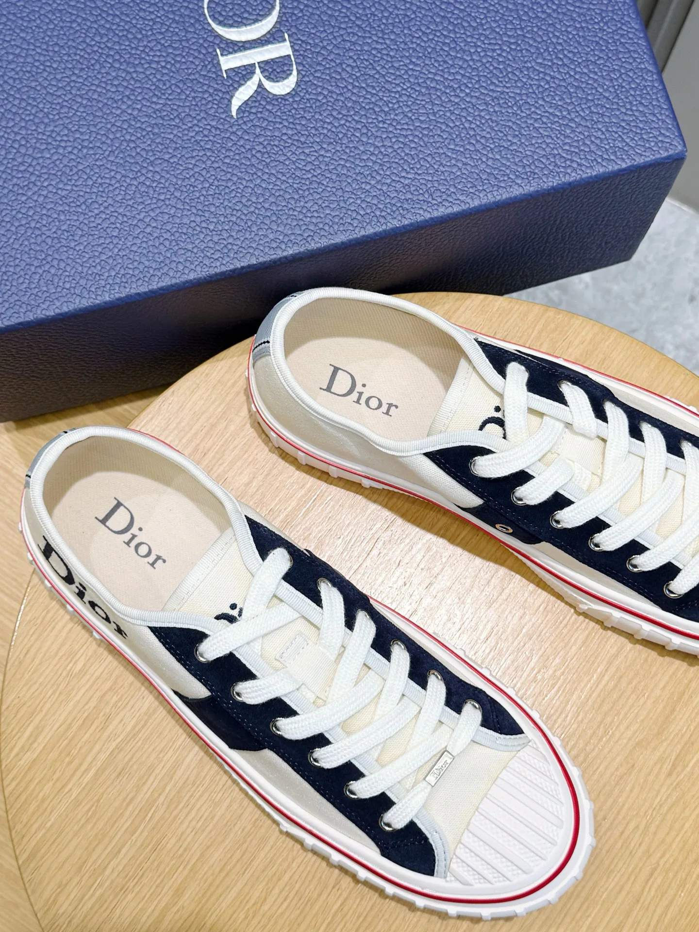 Кроссовки Женские Christian Dior 18101566