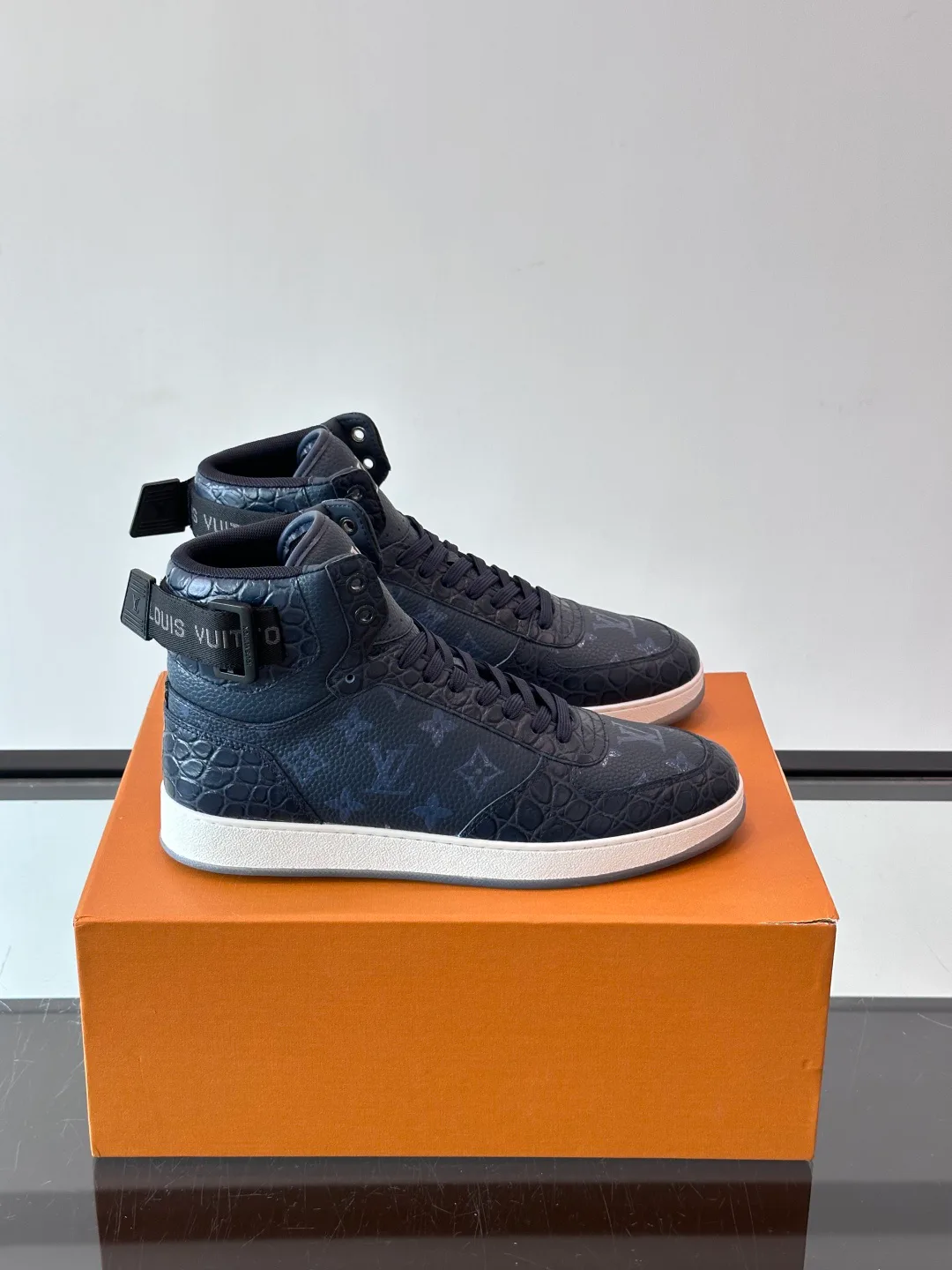 Кроссовки Мужские Louis Vuitton 18400603
