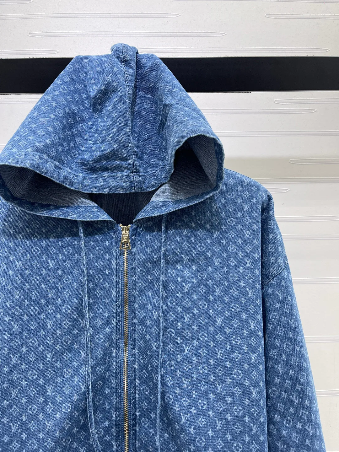 Куртки И Пуховики Женские Louis Vuitton 18038644