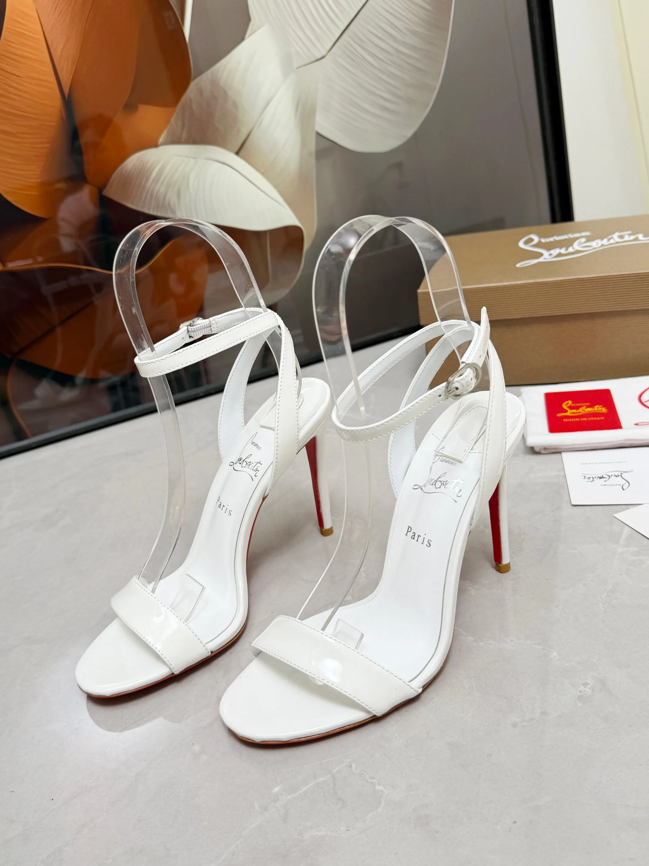 Босоножки Женские Christian Louboutin 18739801