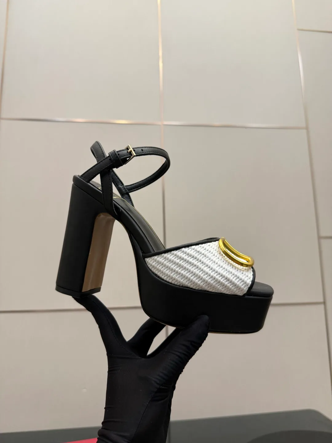 Босоножки Женские Valentino 13241317