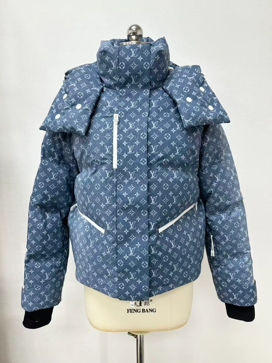 Куртки И Пуховики Женские Louis Vuitton 1252793