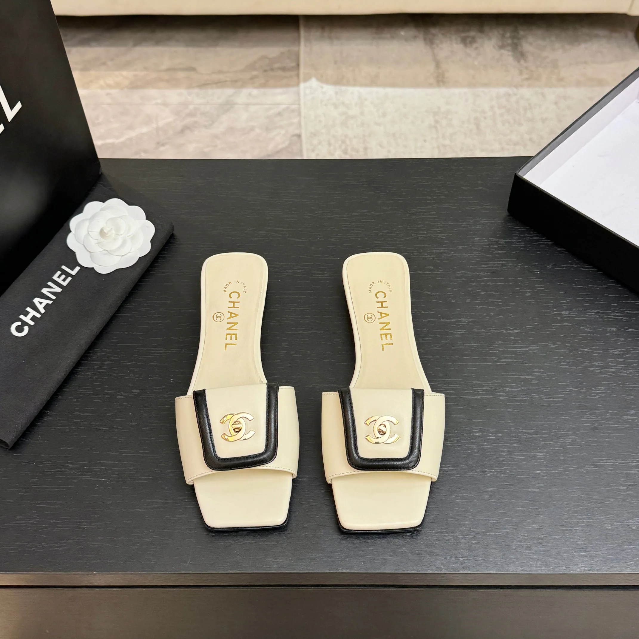 Шлепанцы Женские Chanel 12208632