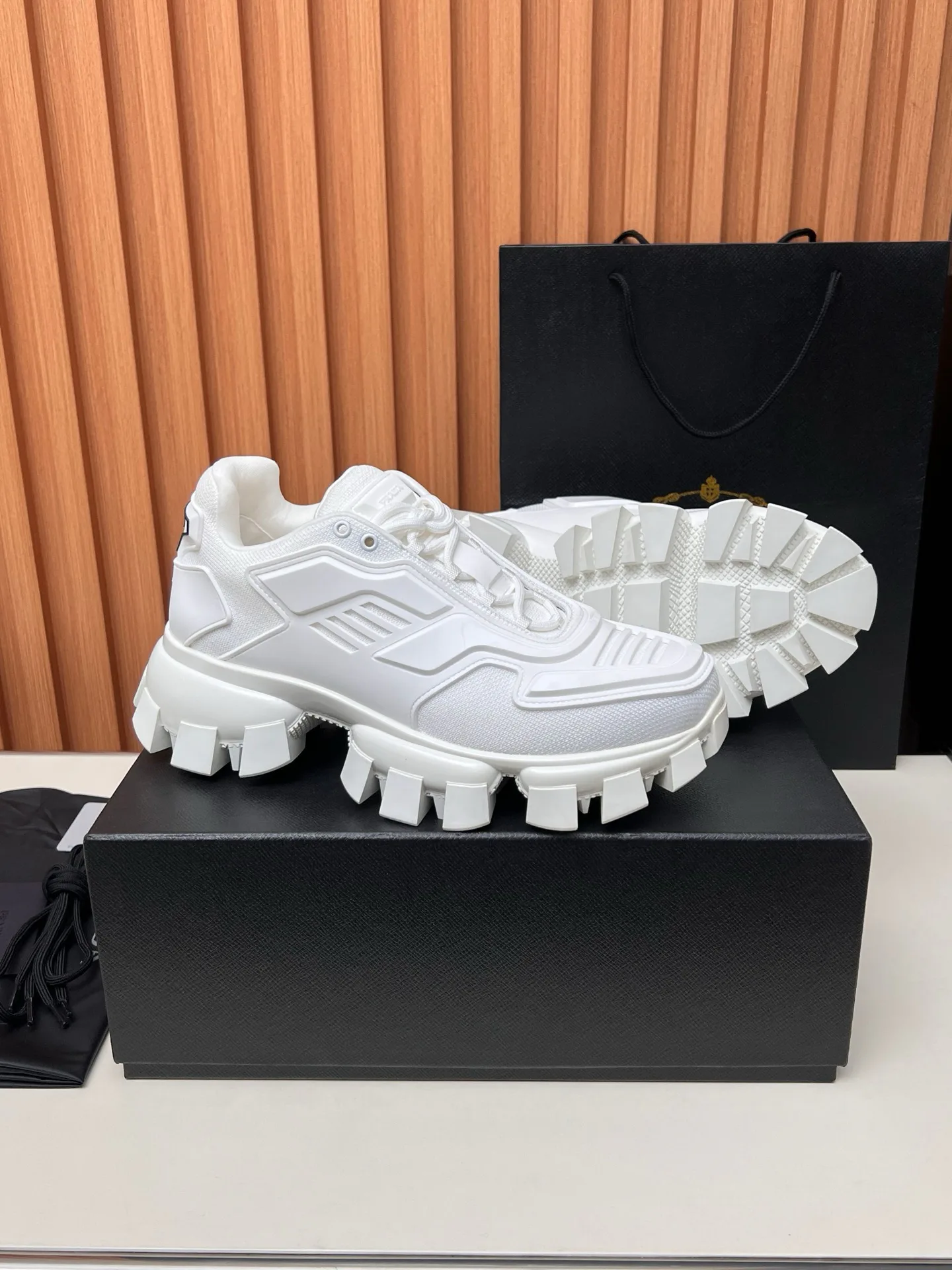 Кроссовки Женские Prada 17955142