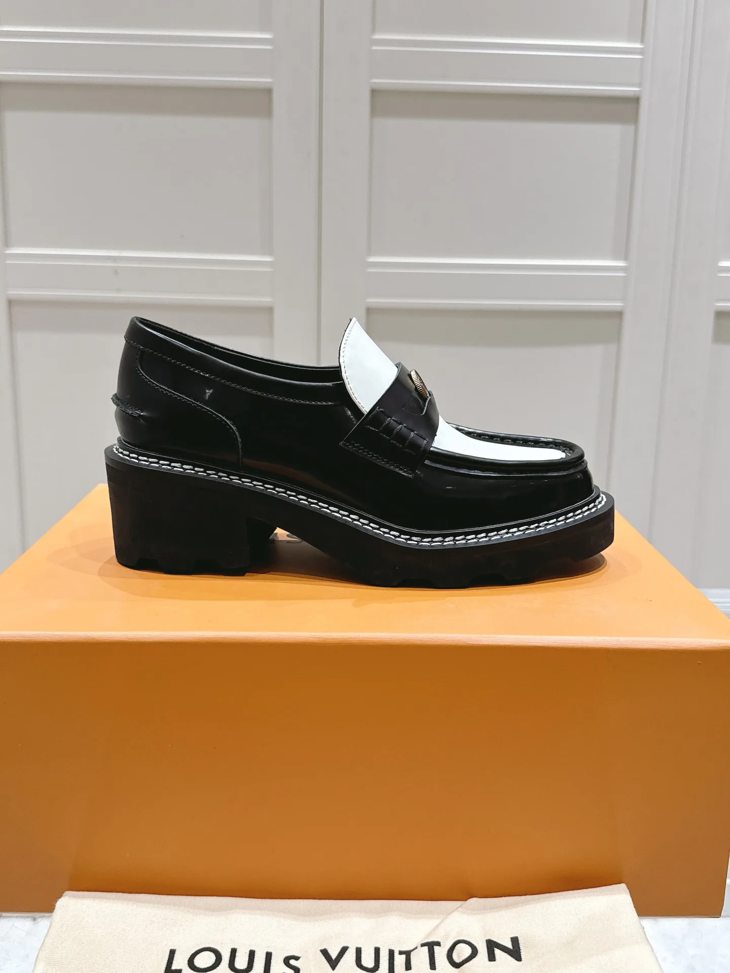 Лоферы Женские Louis Vuitton 18330