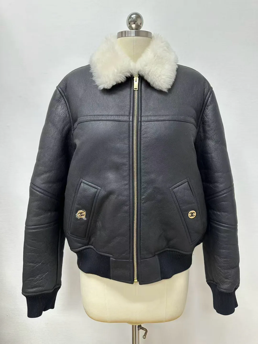 Кожаные Куртки И Дублёнки Женские Chanel 18363158
