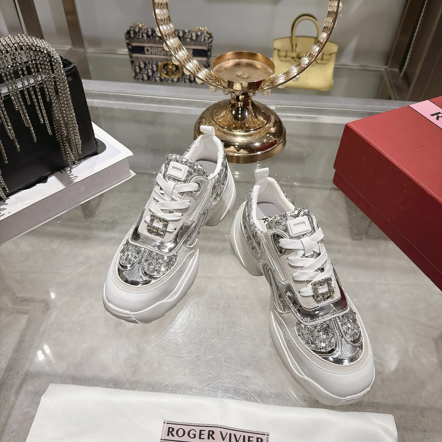 Кроссовки Женские Roger Vivier 18366856