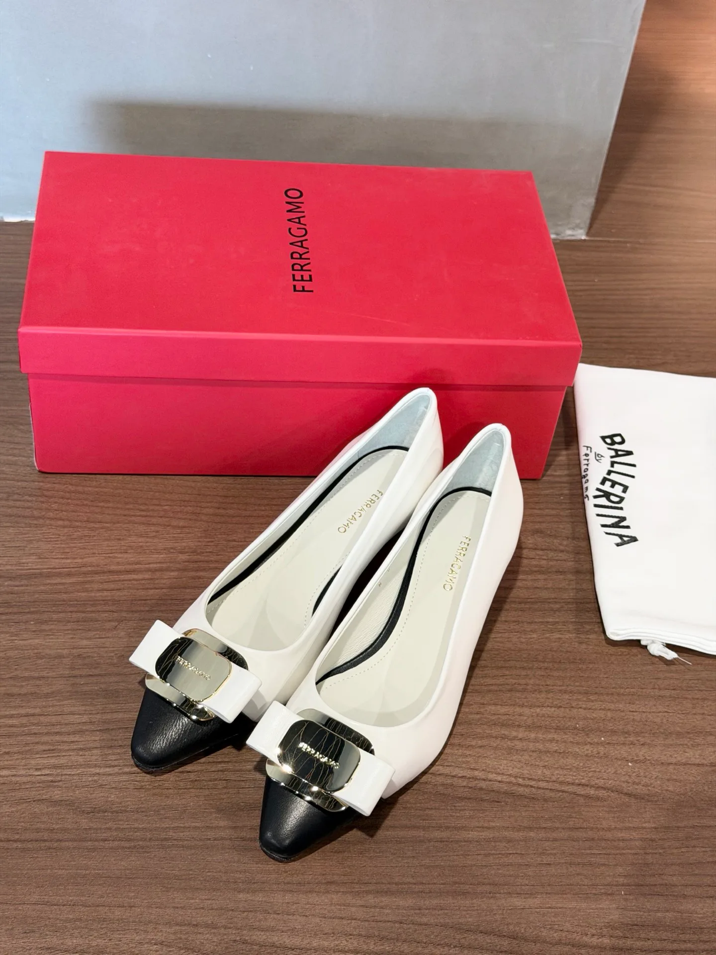 Туфли Женские Salvatore Ferragamo 11675396