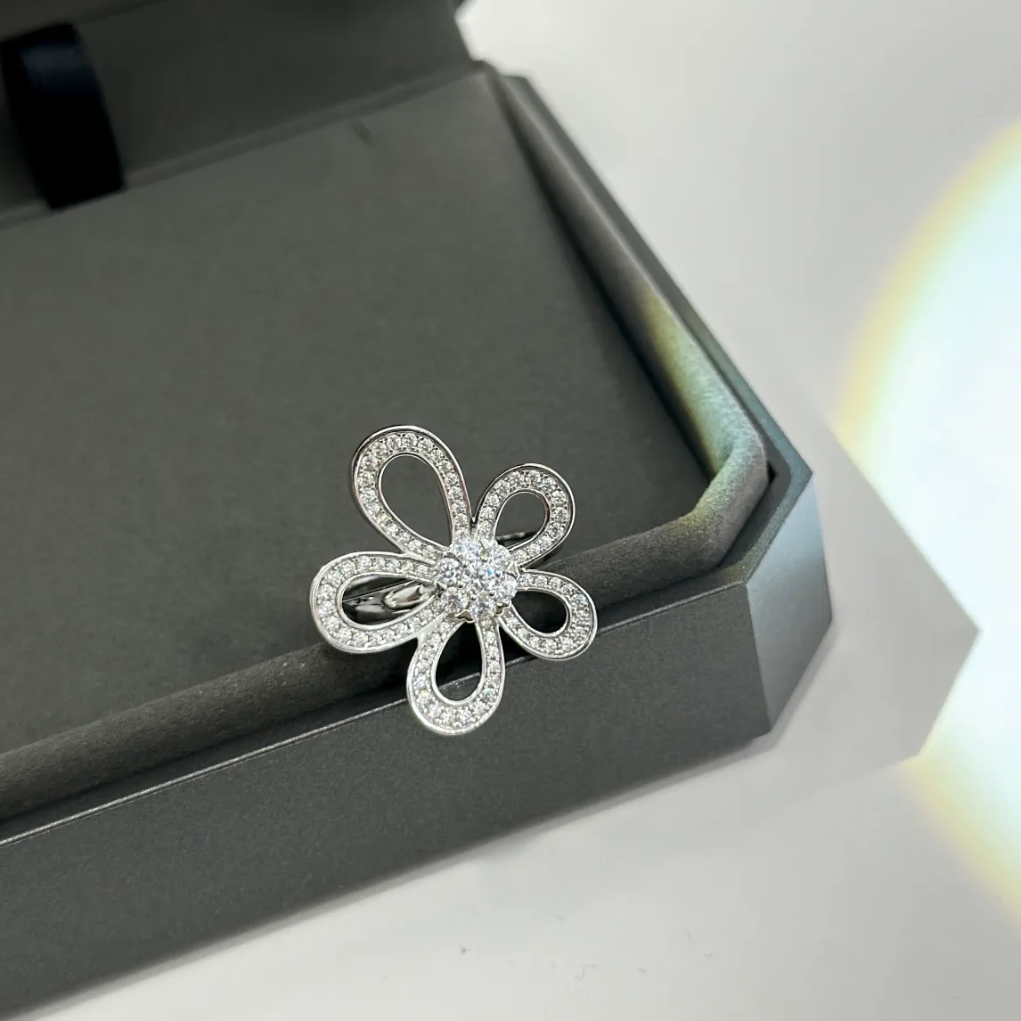 Бижутерия Van Cleef & Arpels 260505