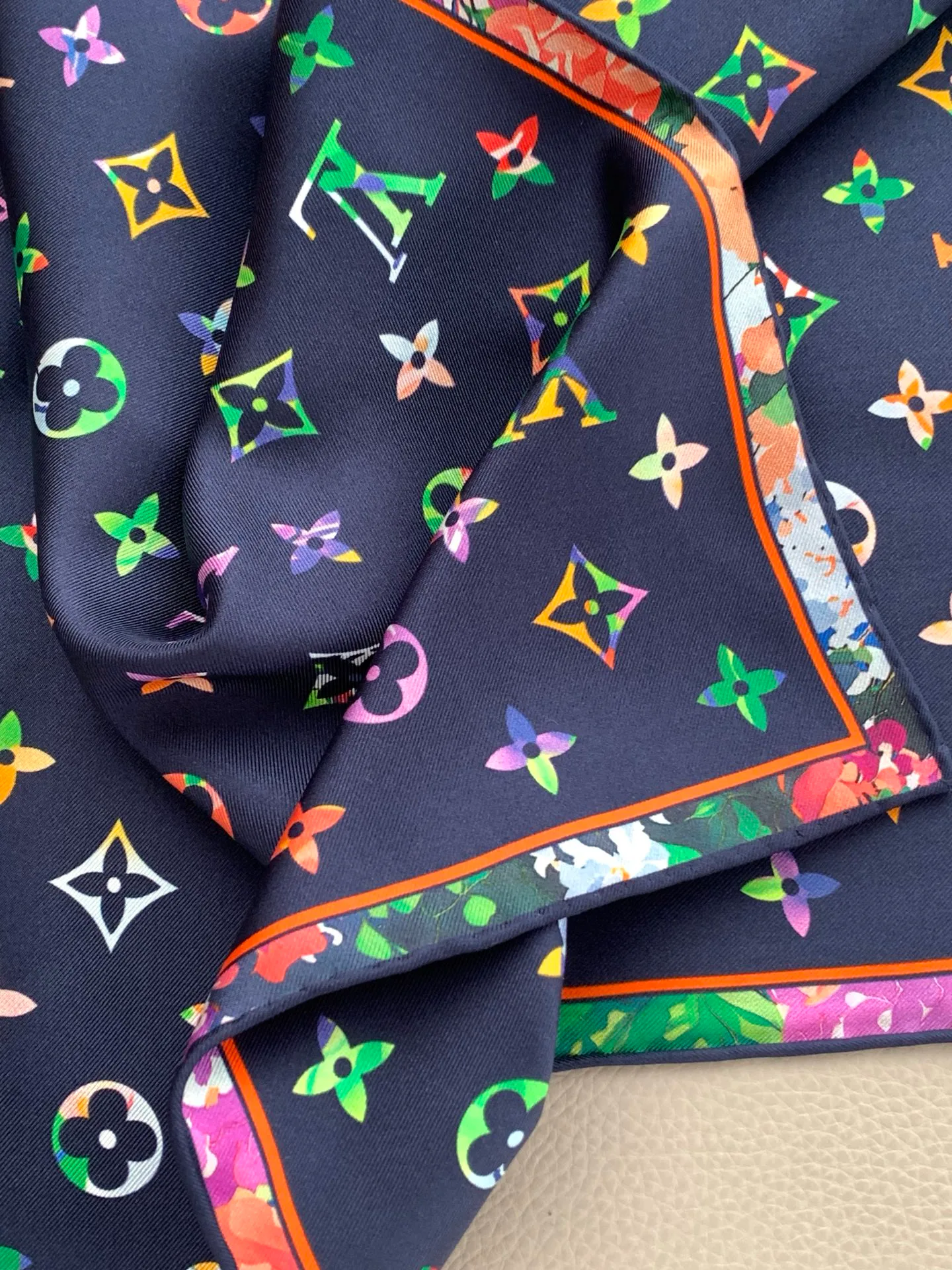 Платки Louis Vuitton 18476595