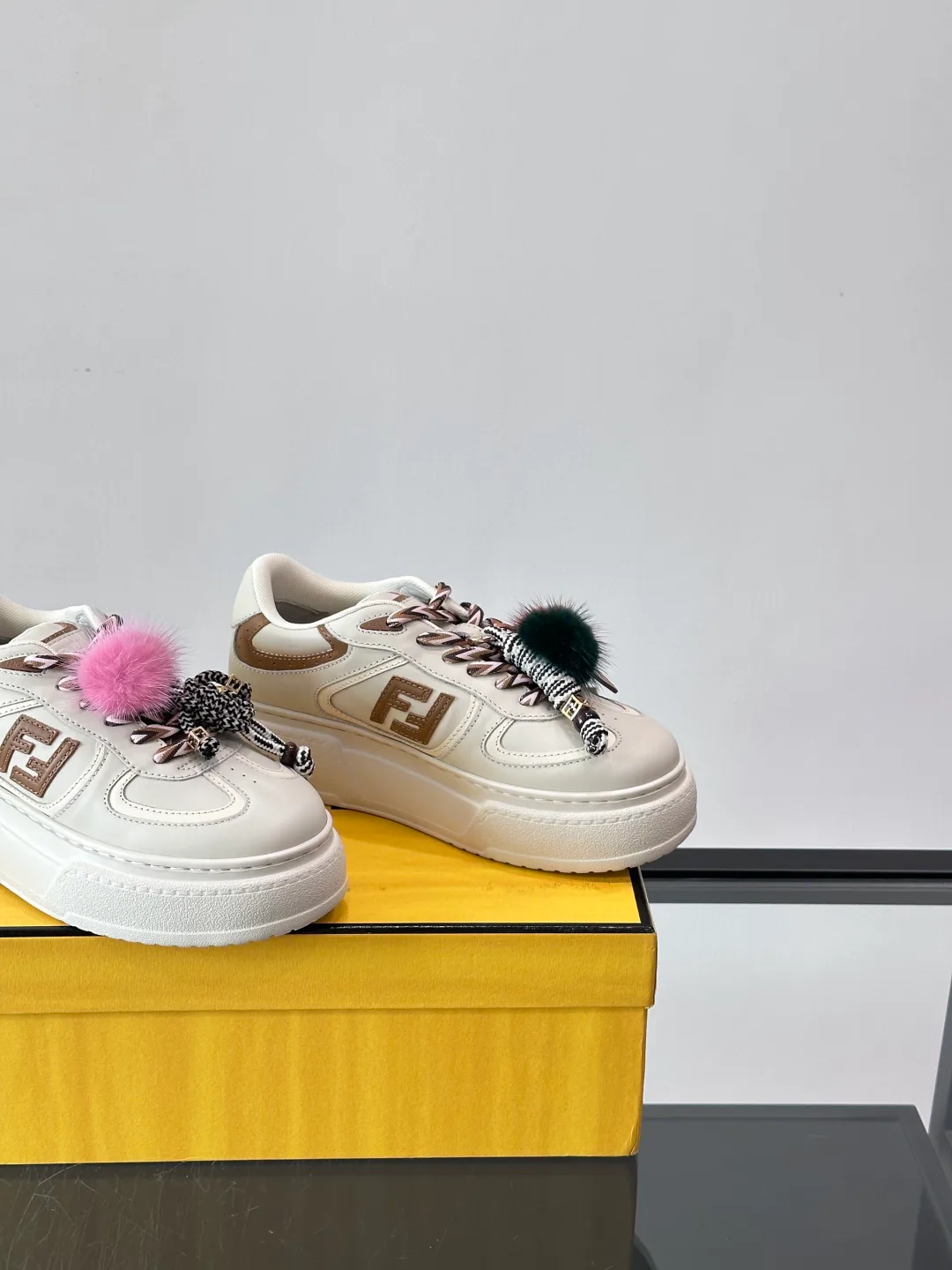 Кроссовки Женские Fendi 82705