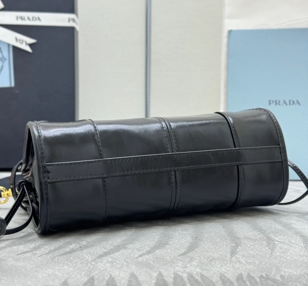 Классические Сумки Женские Prada 11682146