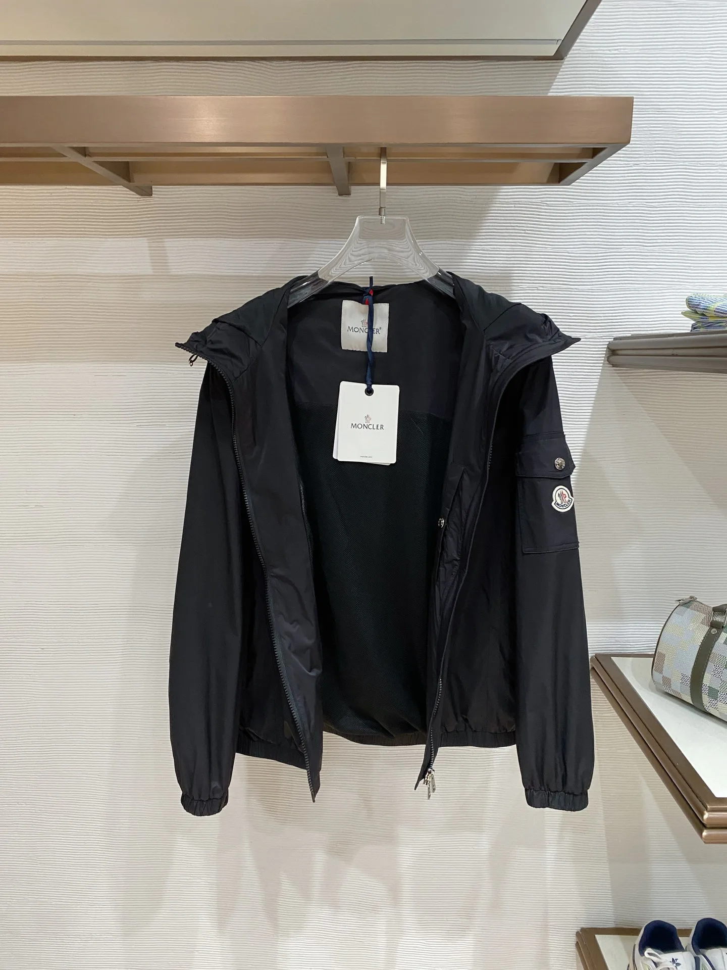 Куртки И Пуховики Женские Moncler 10708589