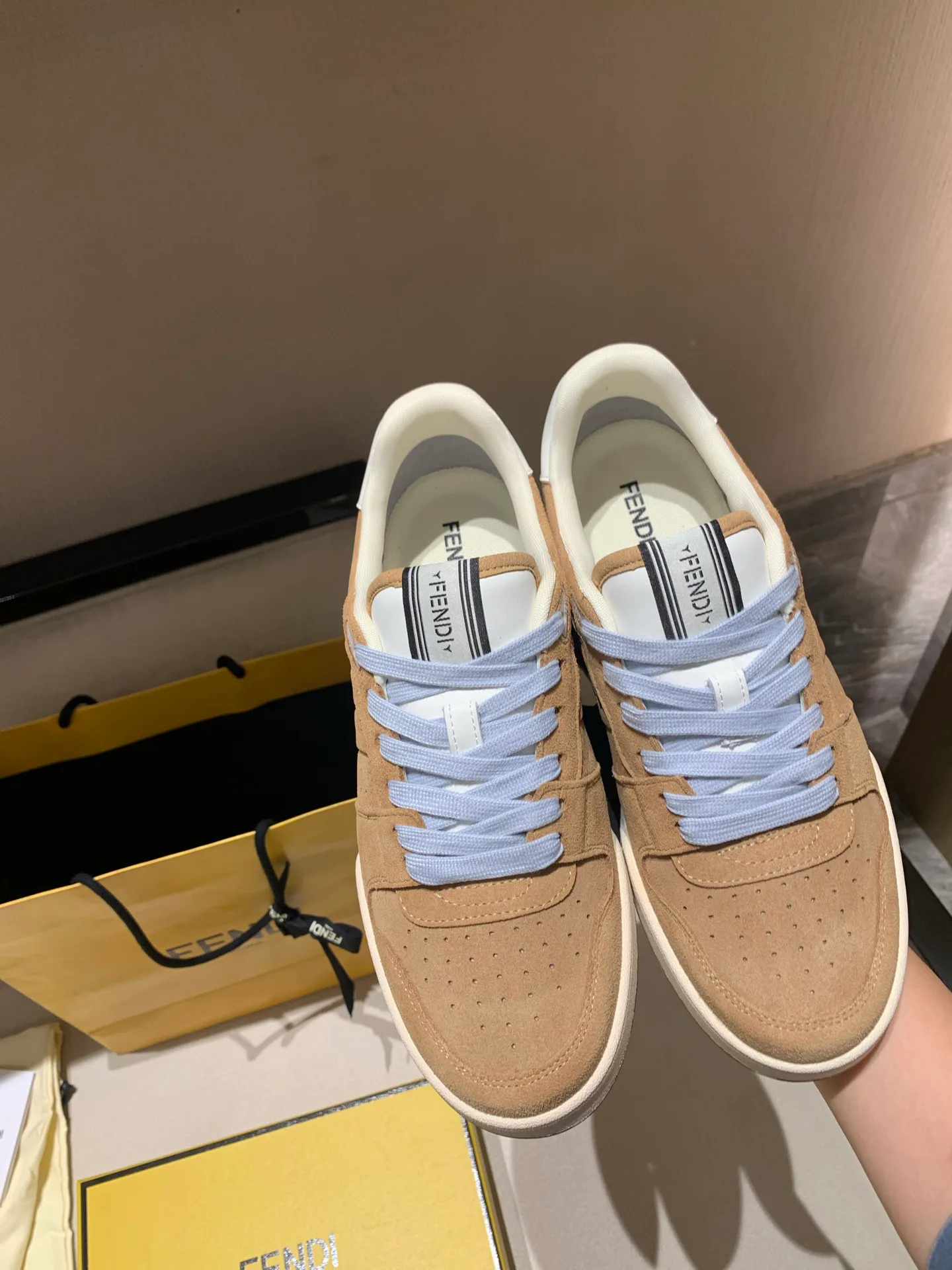 Кроссовки Женские Fendi 18228111