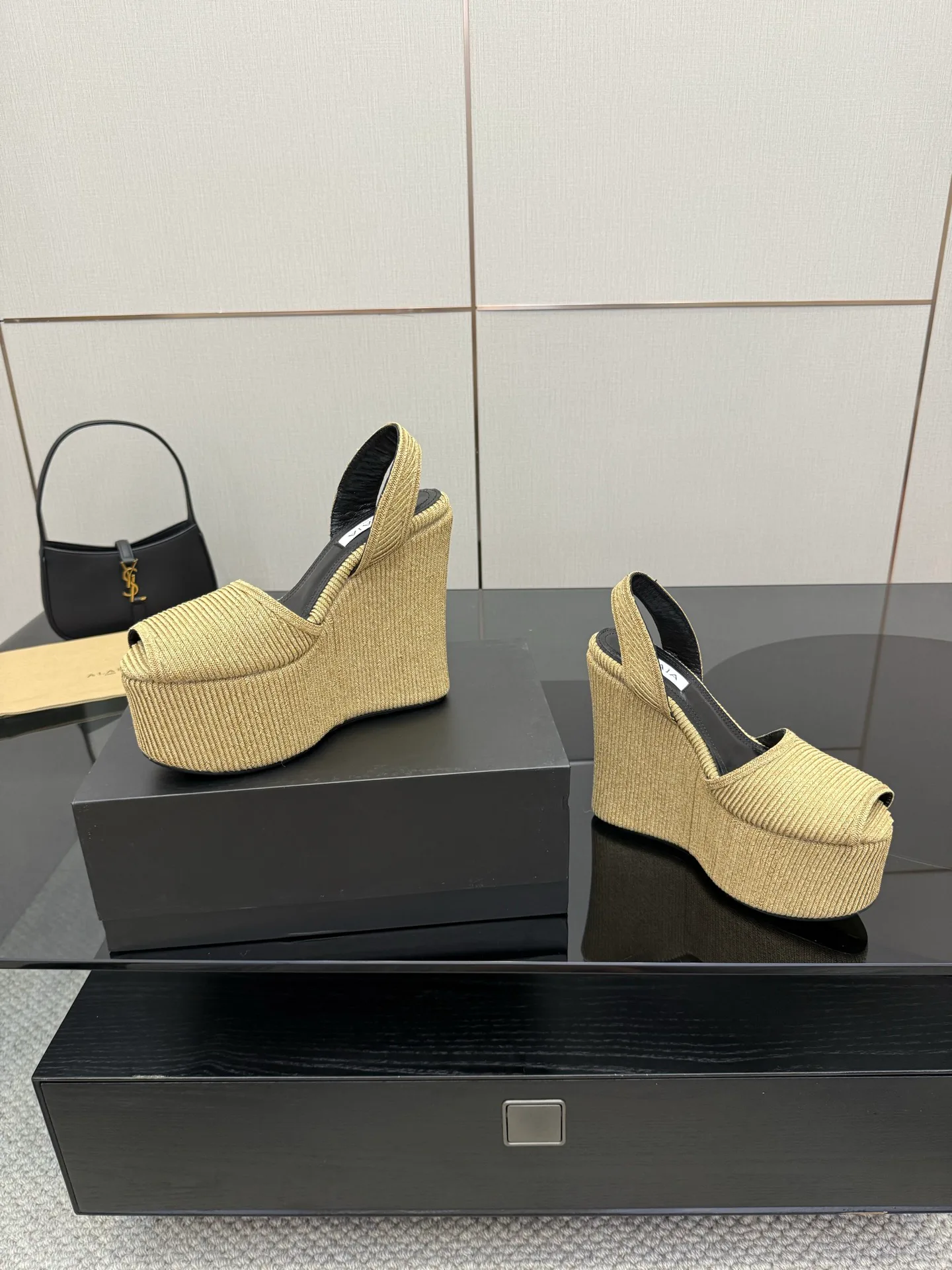 Босоножки Женские Alaia 47023