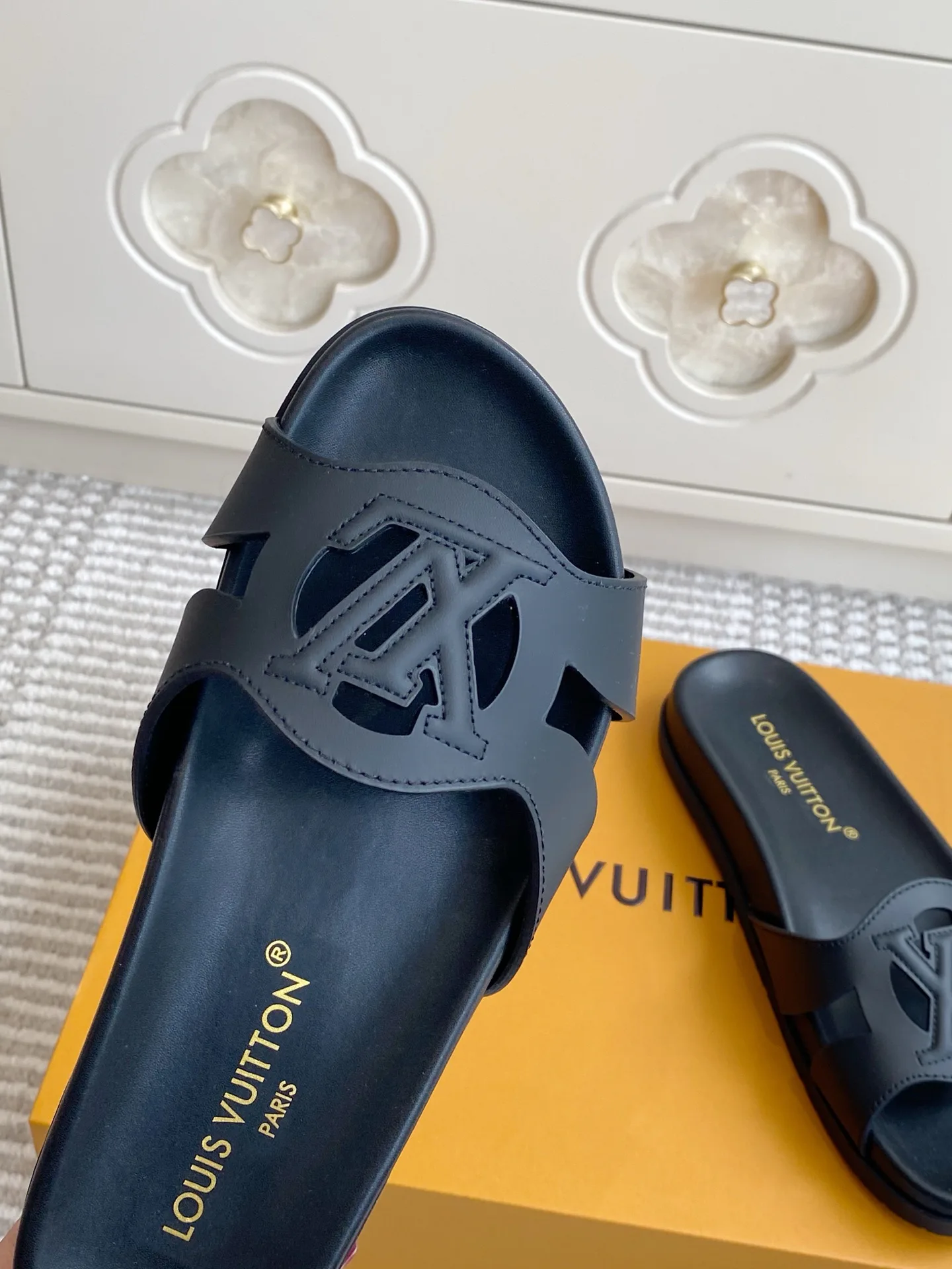 Шлепанцы Женские Louis Vuitton 17572148