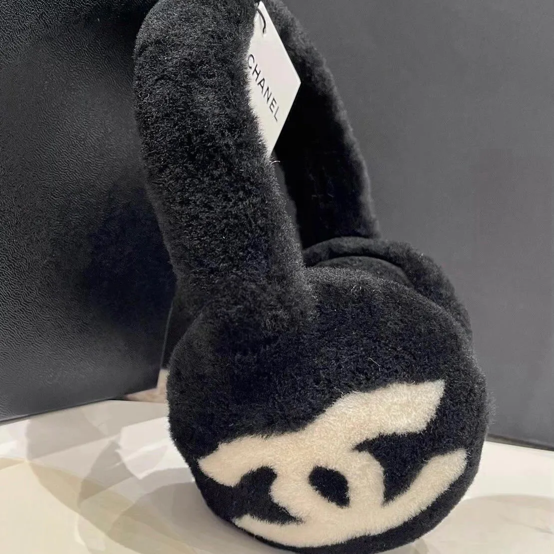 Головные Уборы Chanel 18347697