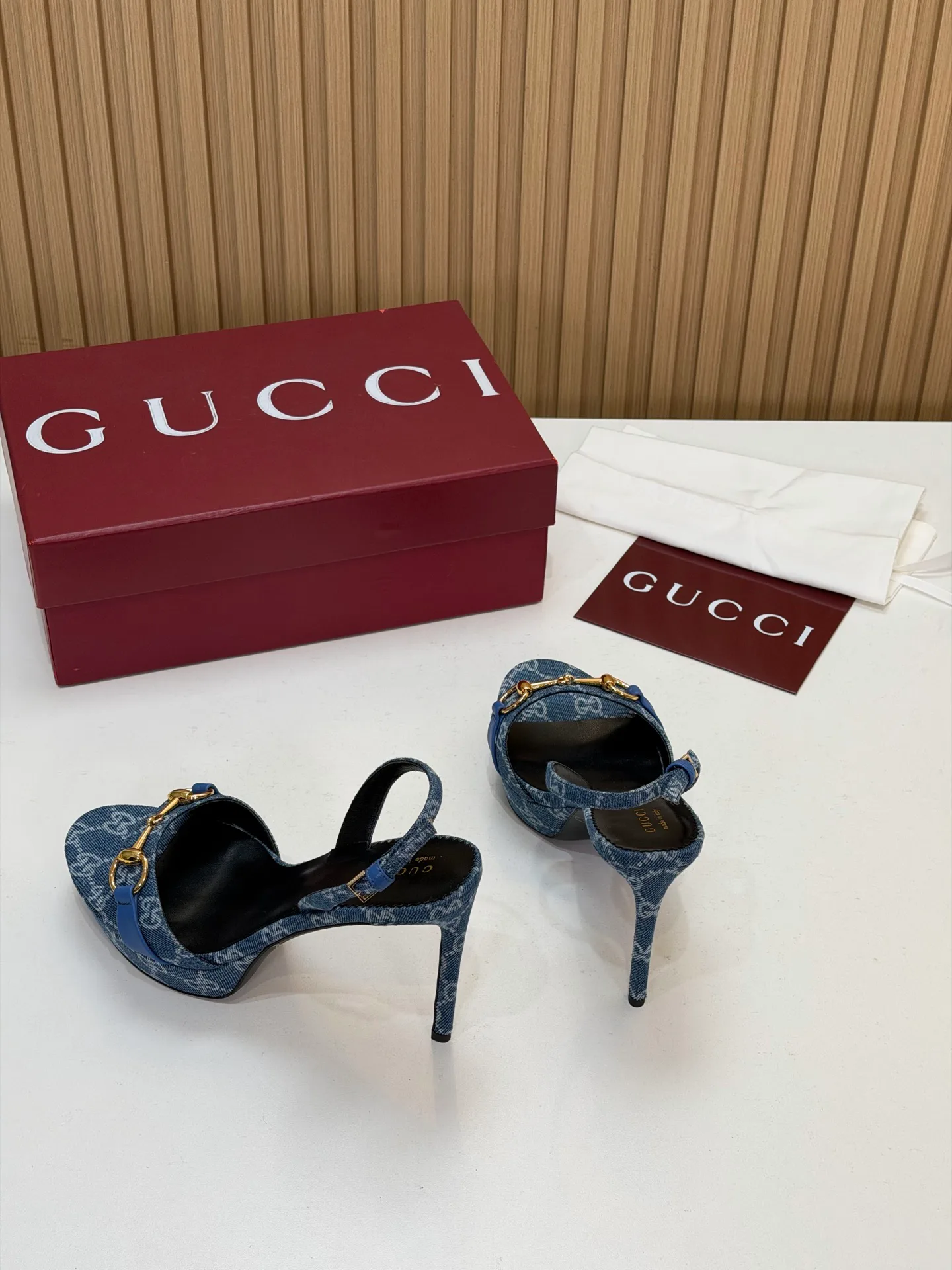 Босоножки Женские Gucci 18396266