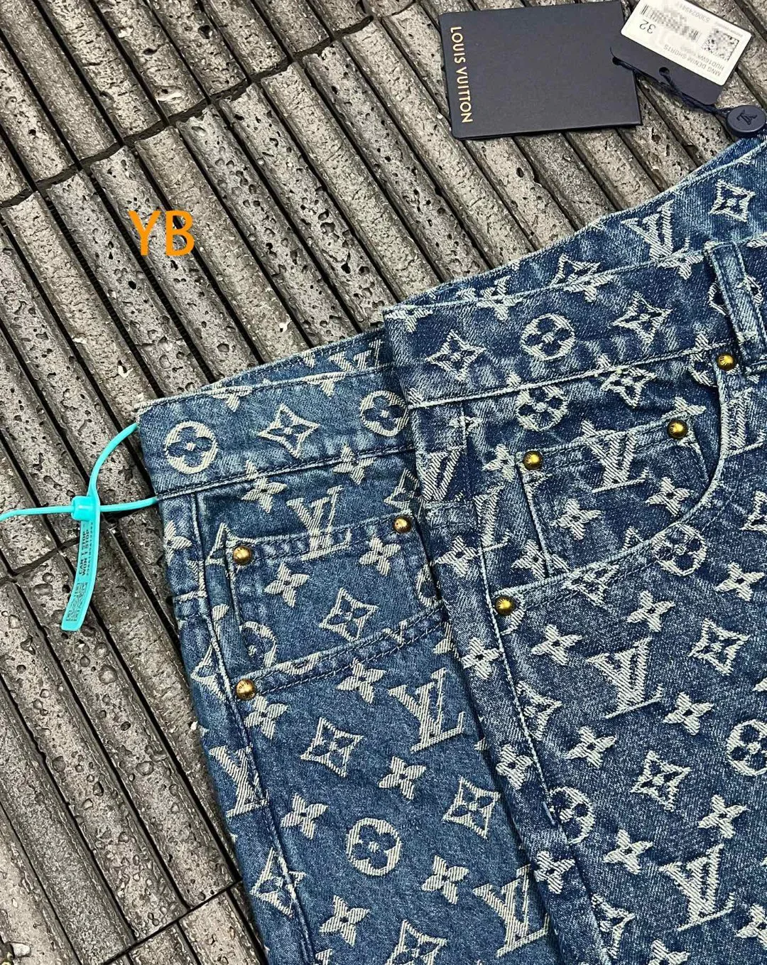 Шорты Мужские Louis Vuitton 13077110
