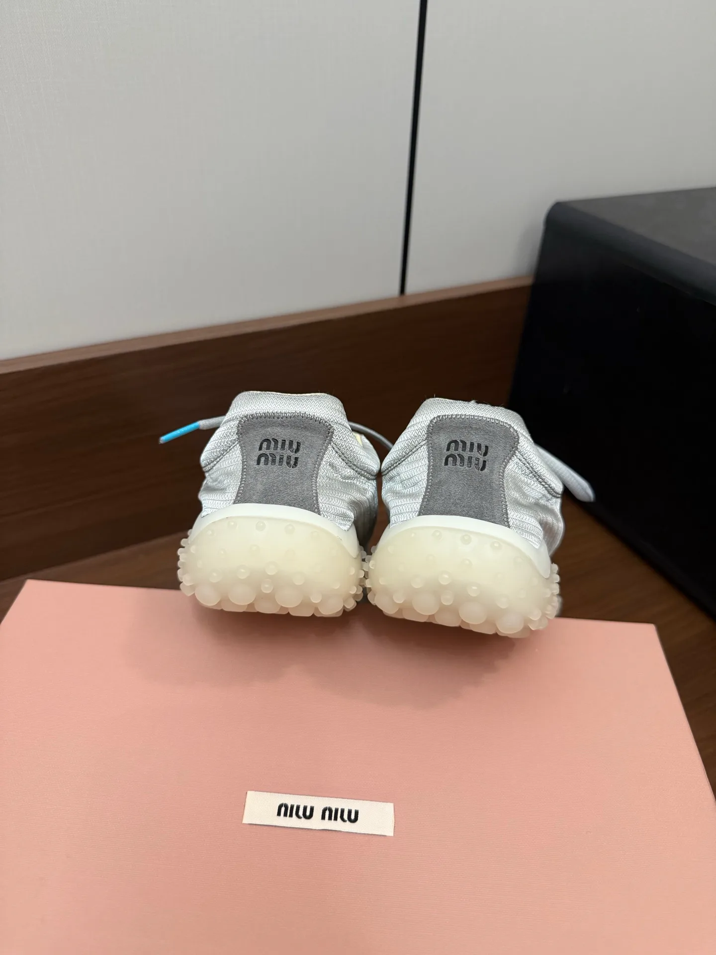 Кроссовки Женские Miu Miu 18042056