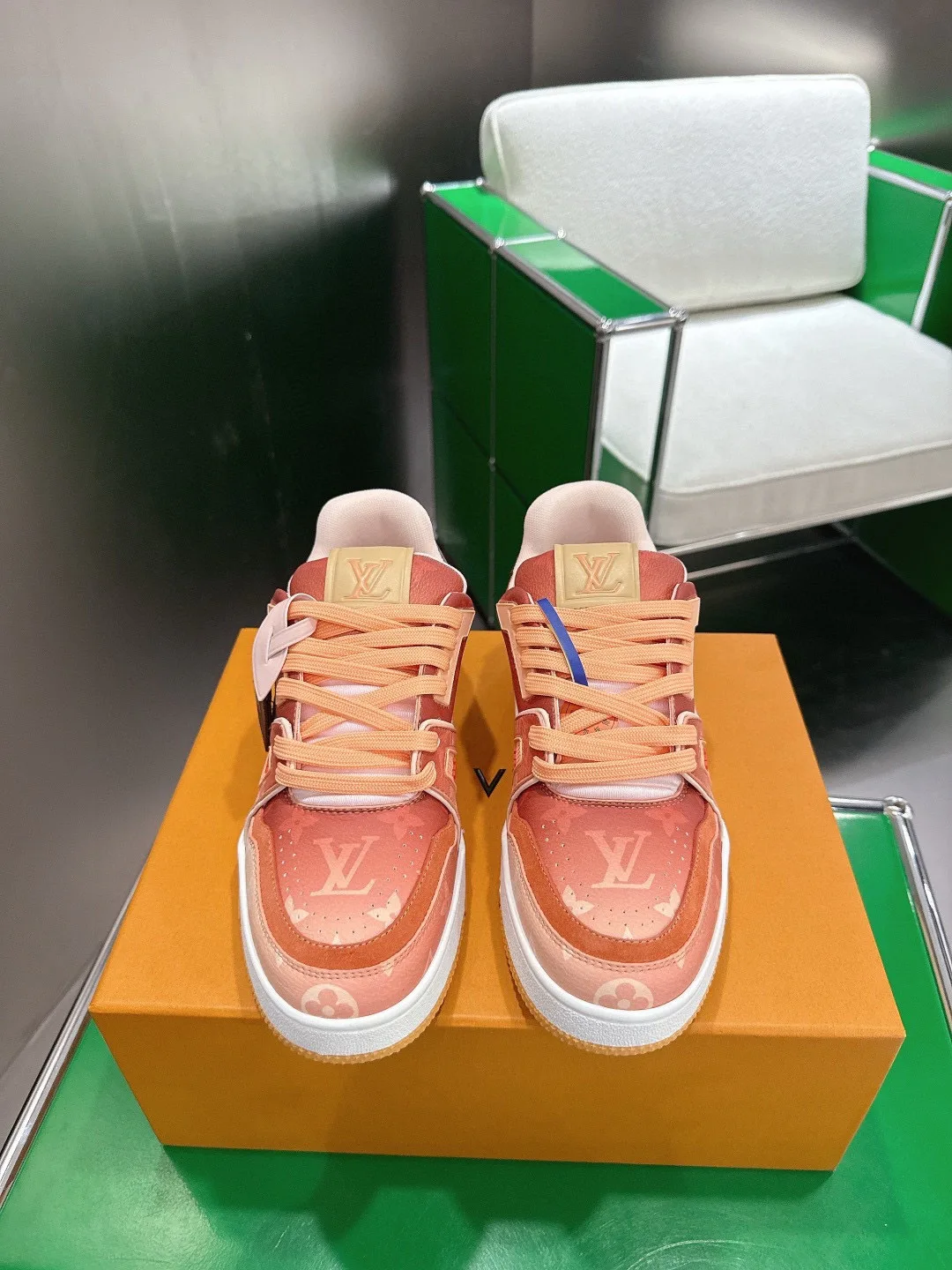 Кроссовки Женские Louis Vuitton 12156536