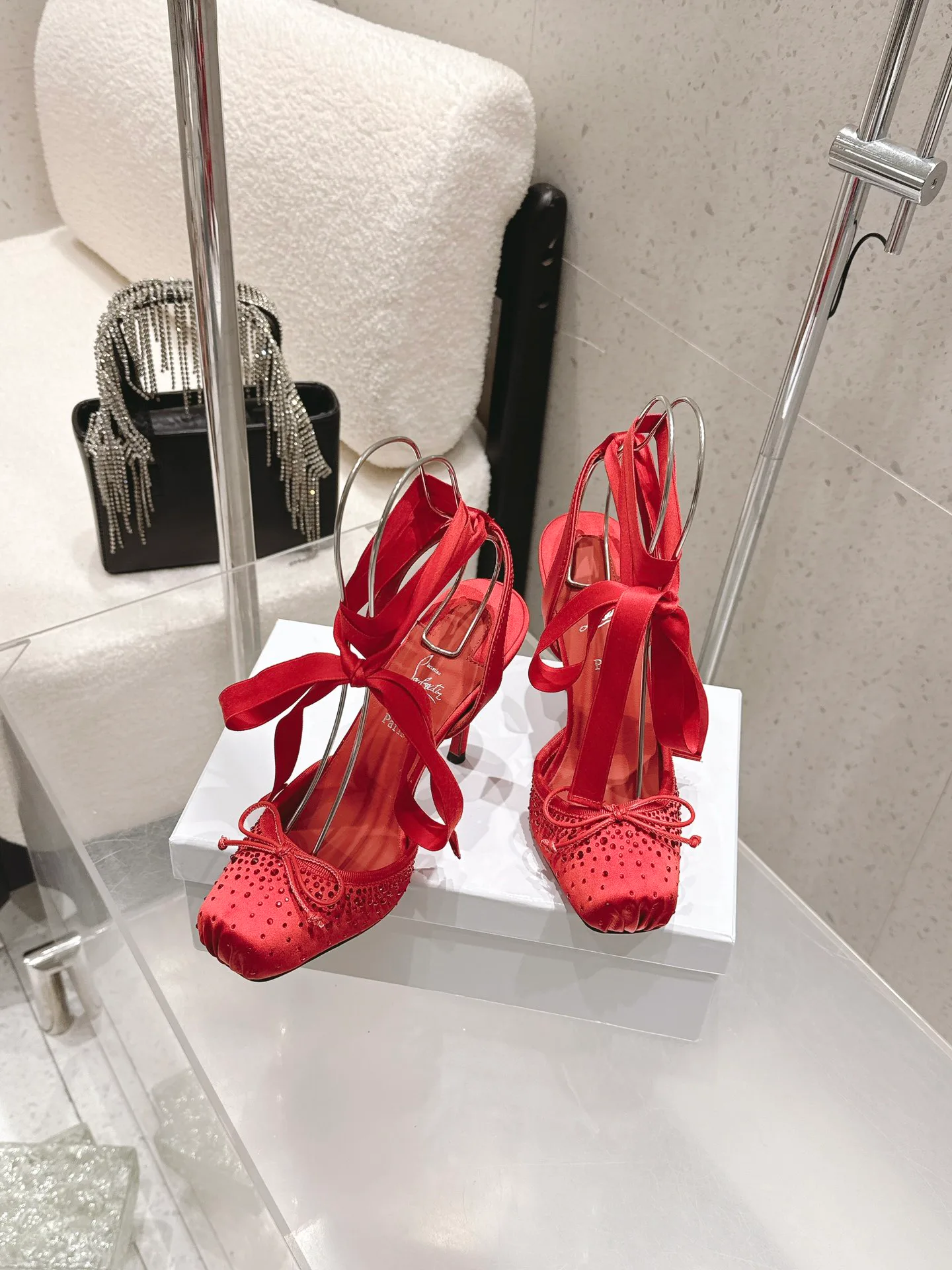 Босоножки Женские Christian Louboutin 13078787