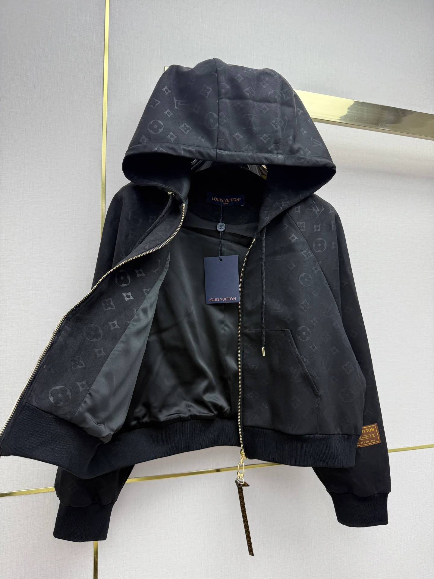 Куртки И Пуховики Женские Louis Vuitton 18435790