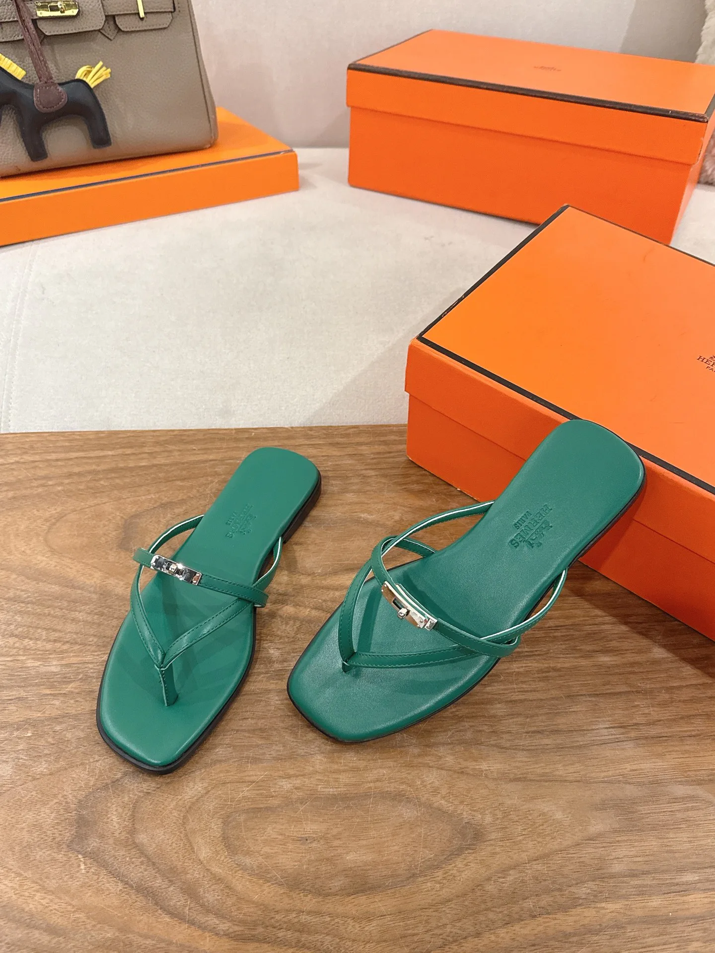 Шлепанцы Женские Hermes 10800147