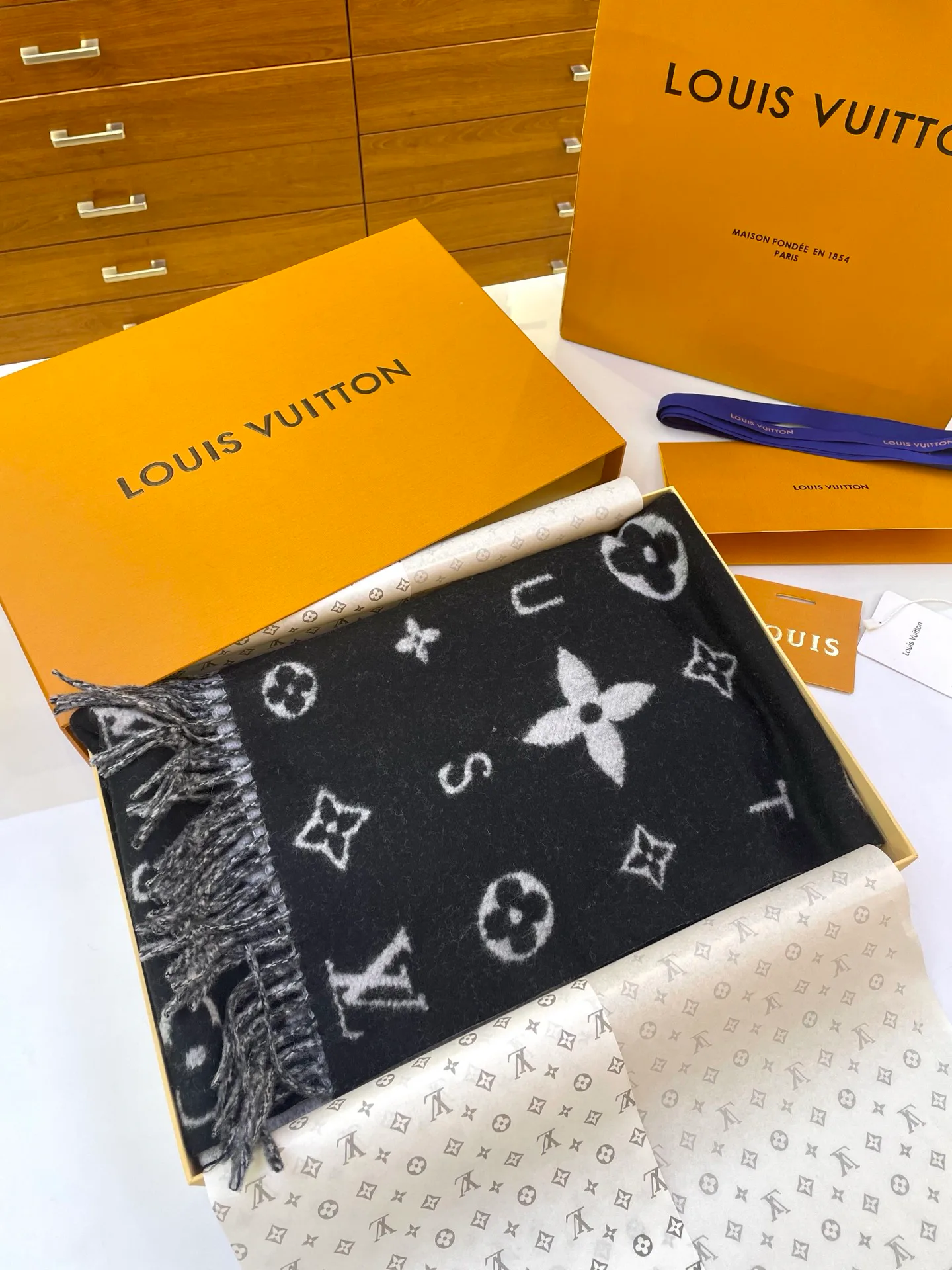 Шарфы Louis Vuitton 1981573