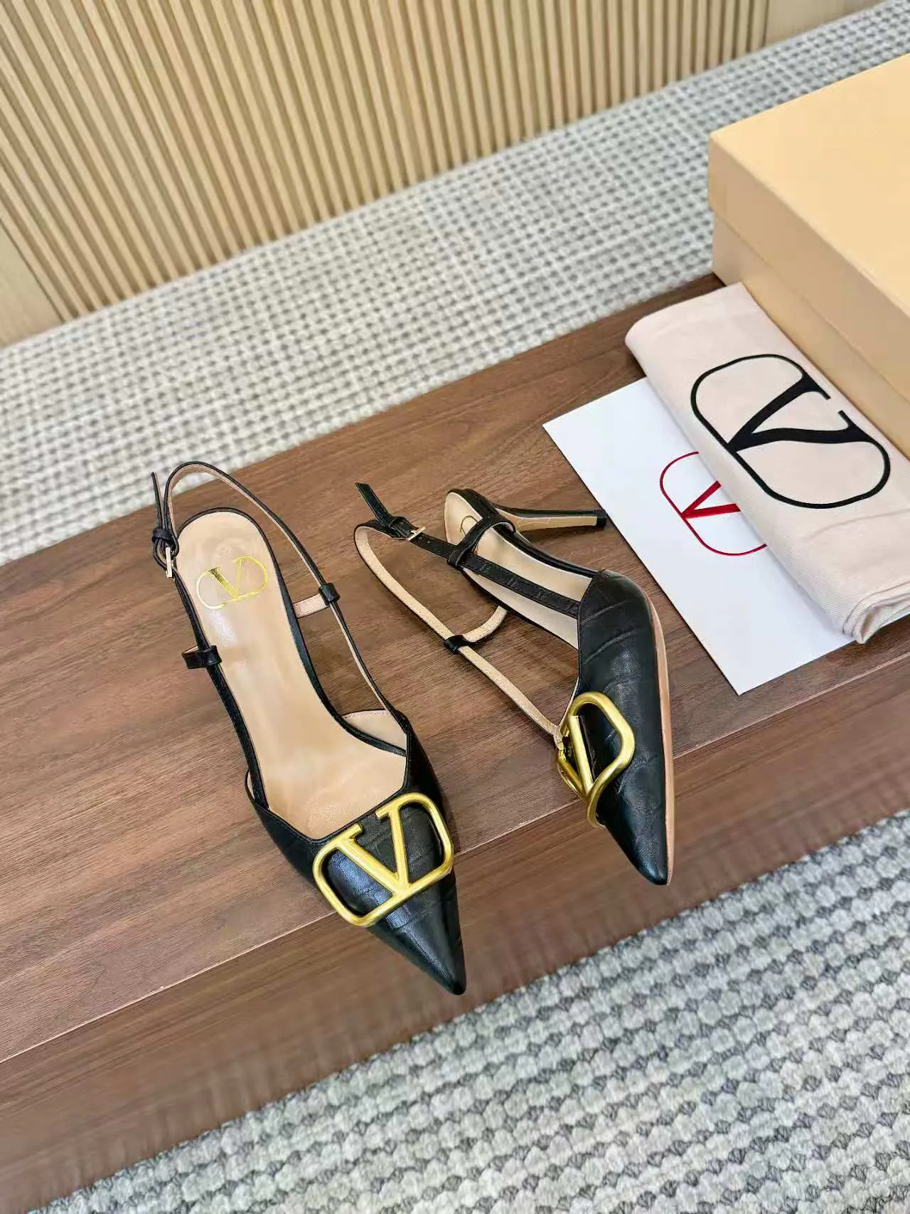 Босоножки Женские Valentino 12156367
