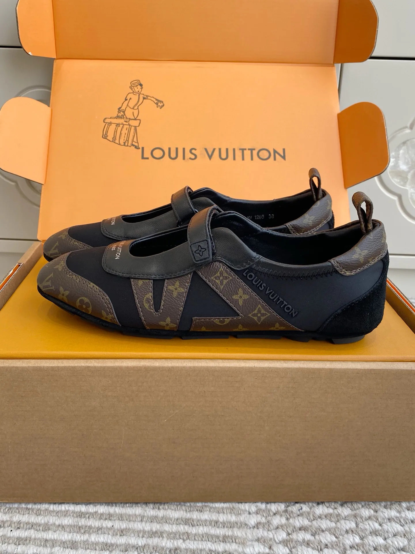 Кроссовки Женские Louis Vuitton 11304076