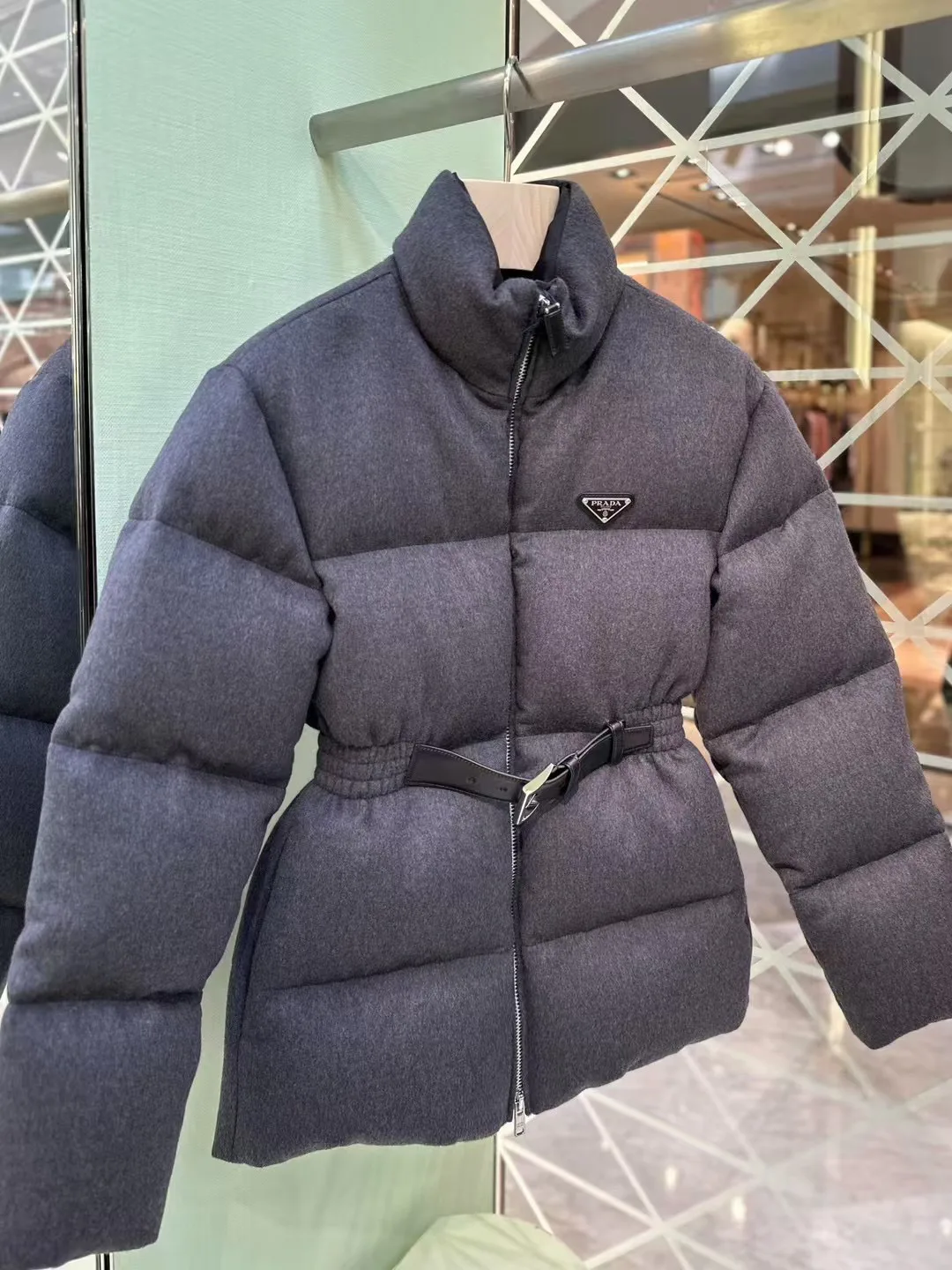 Куртки И Пуховики Женские Prada 18767573