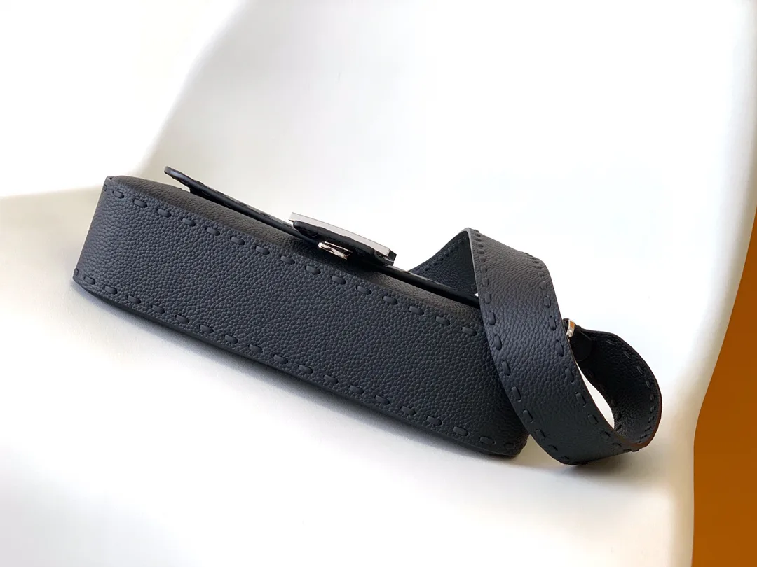 Классические Сумки Женские Fendi 12718237