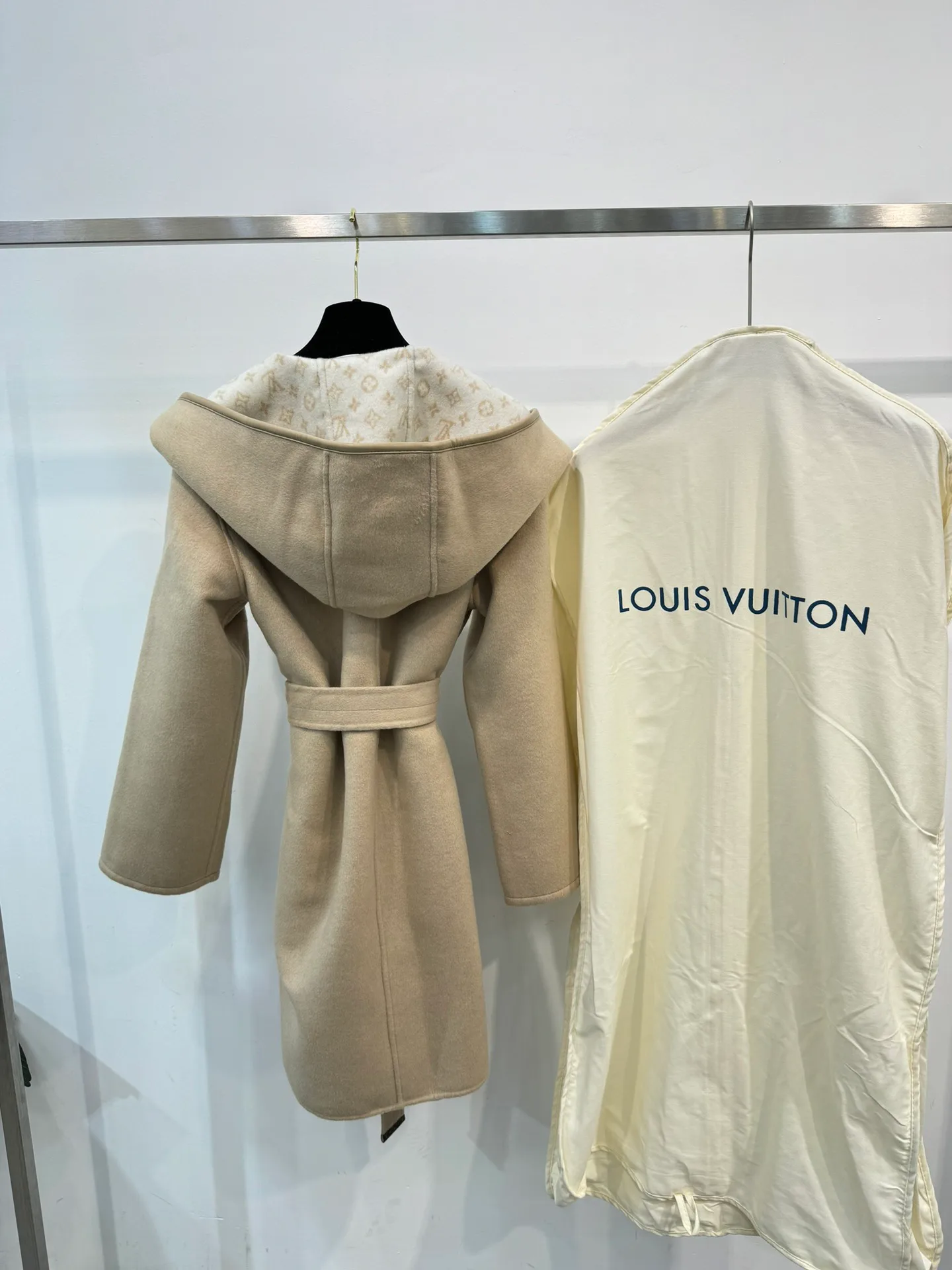 Пальто Женские Louis Vuitton 669864