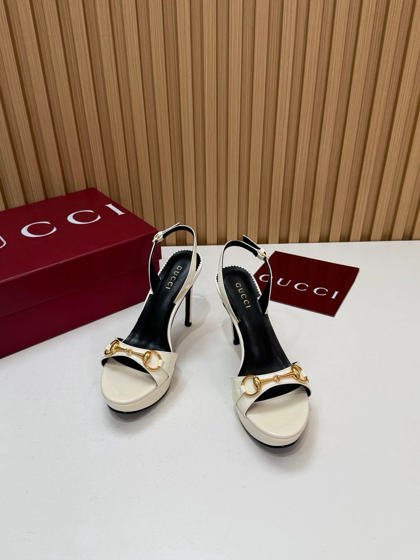Босоножки Женские Gucci 18396263