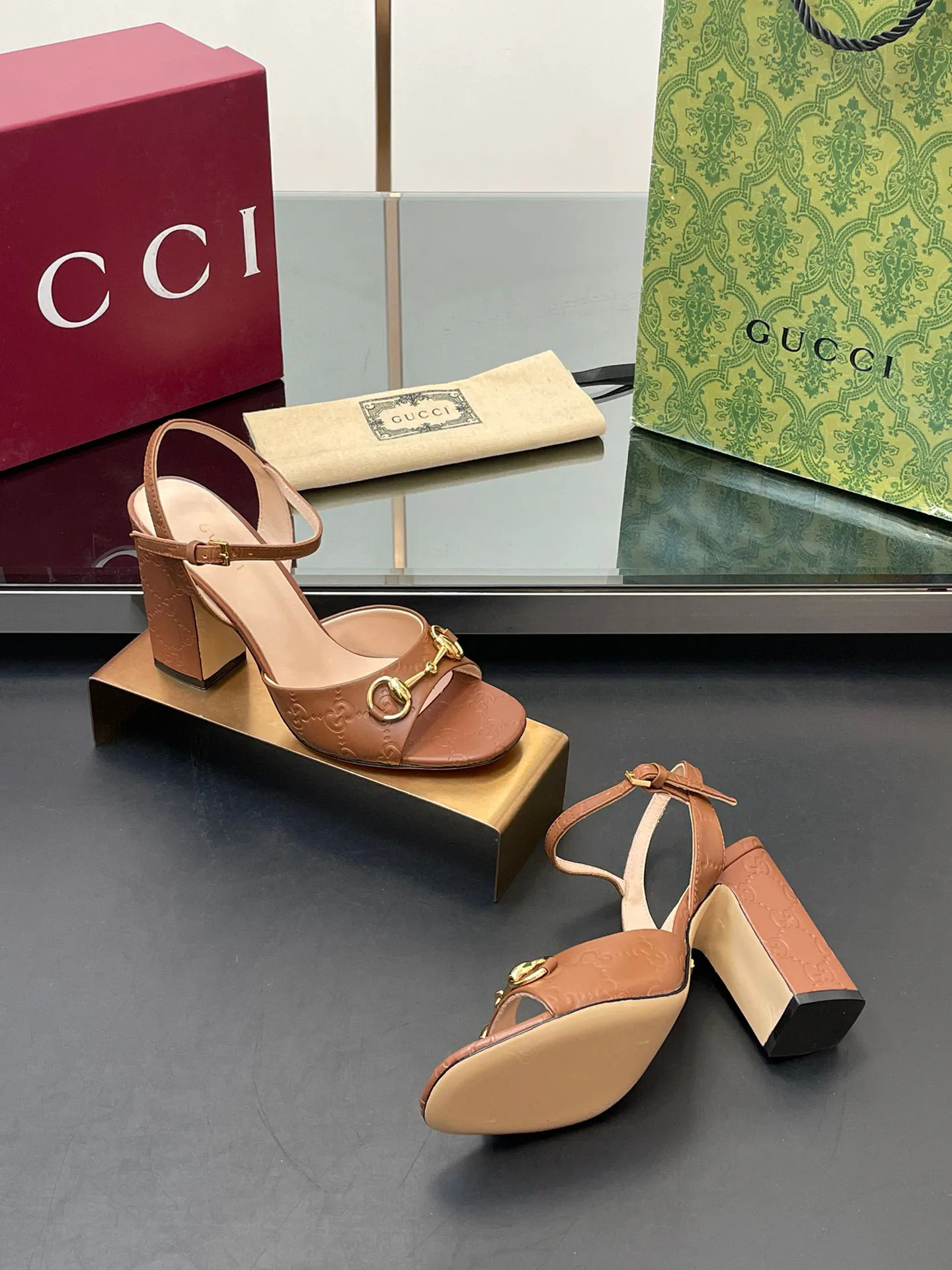 Босоножки Женские Gucci 17614708