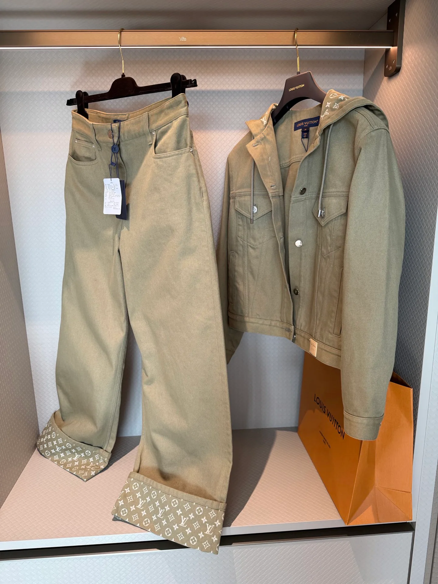 Куртки И Пуховики Женские Louis Vuitton 17094451