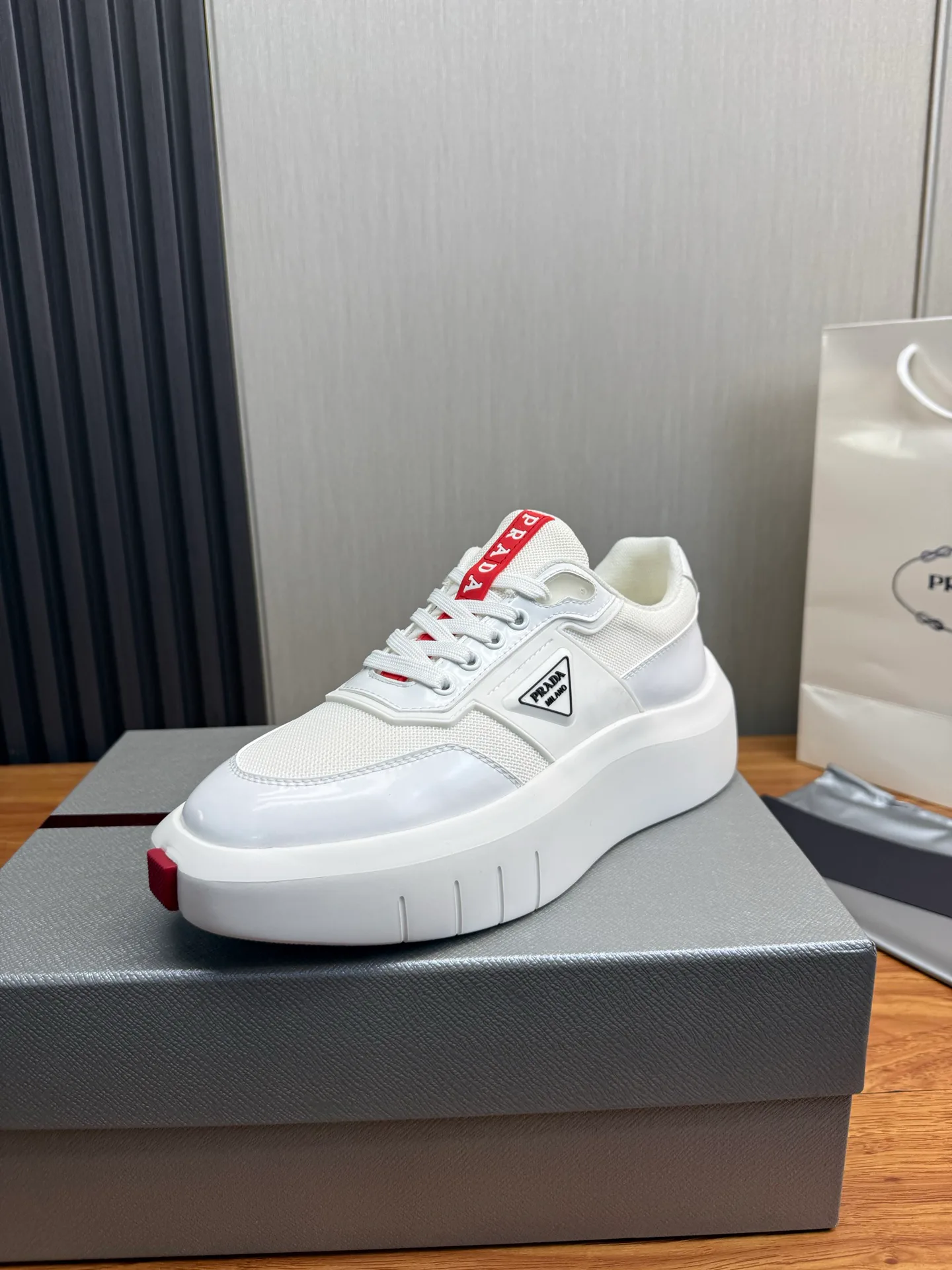 Кроссовки Мужские Prada 13537319
