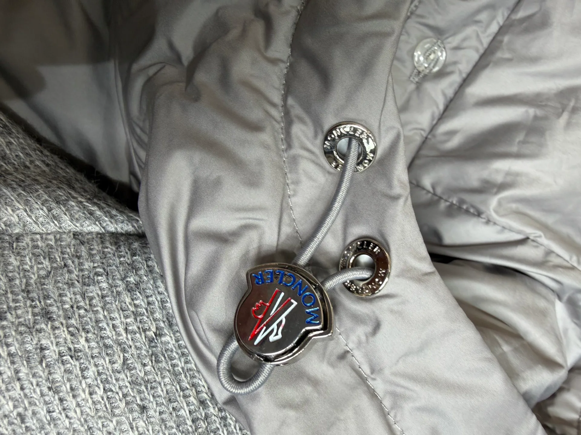 Куртки И Пуховики Мужские Moncler 18216845