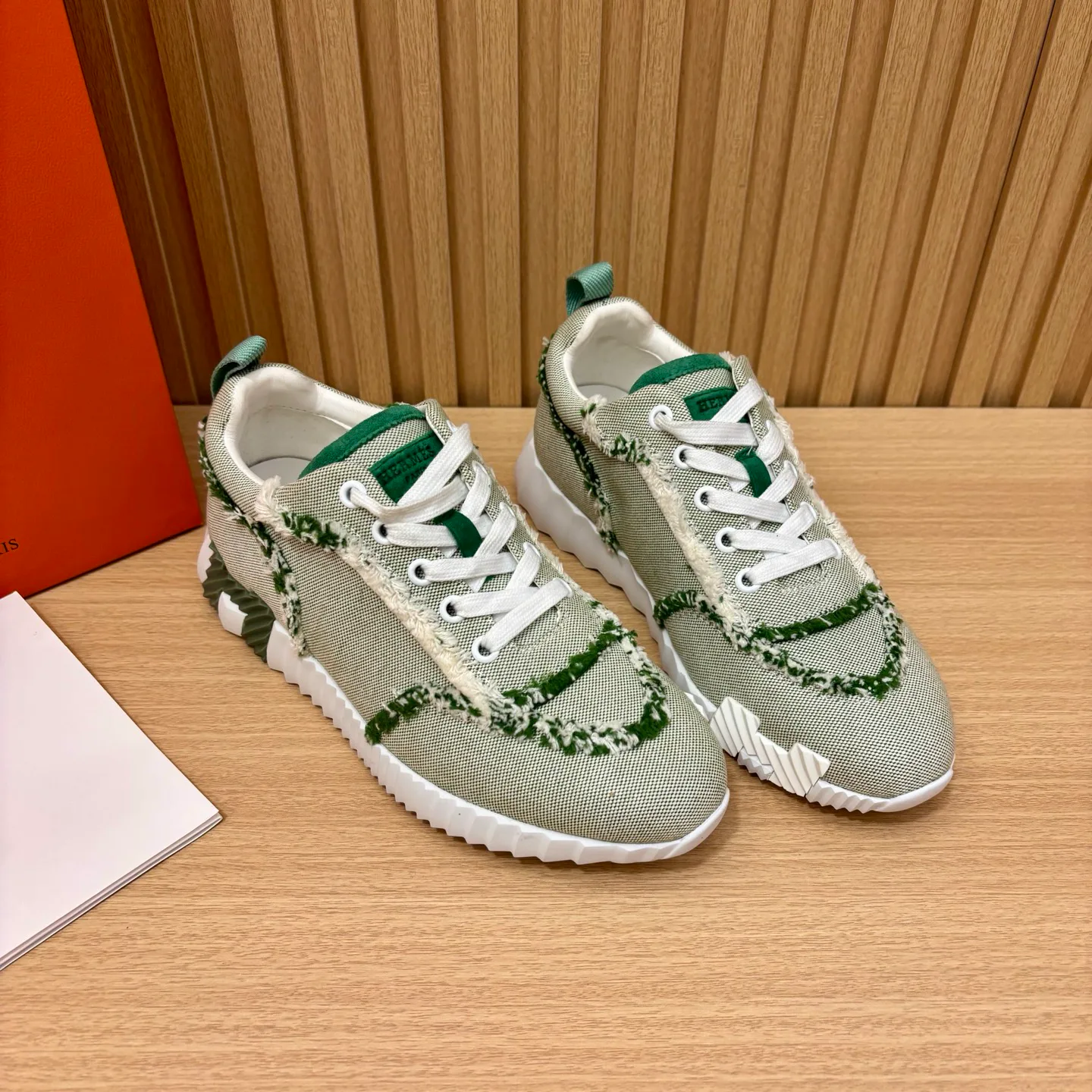 Кроссовки Женские Louis Vuitton 18387023