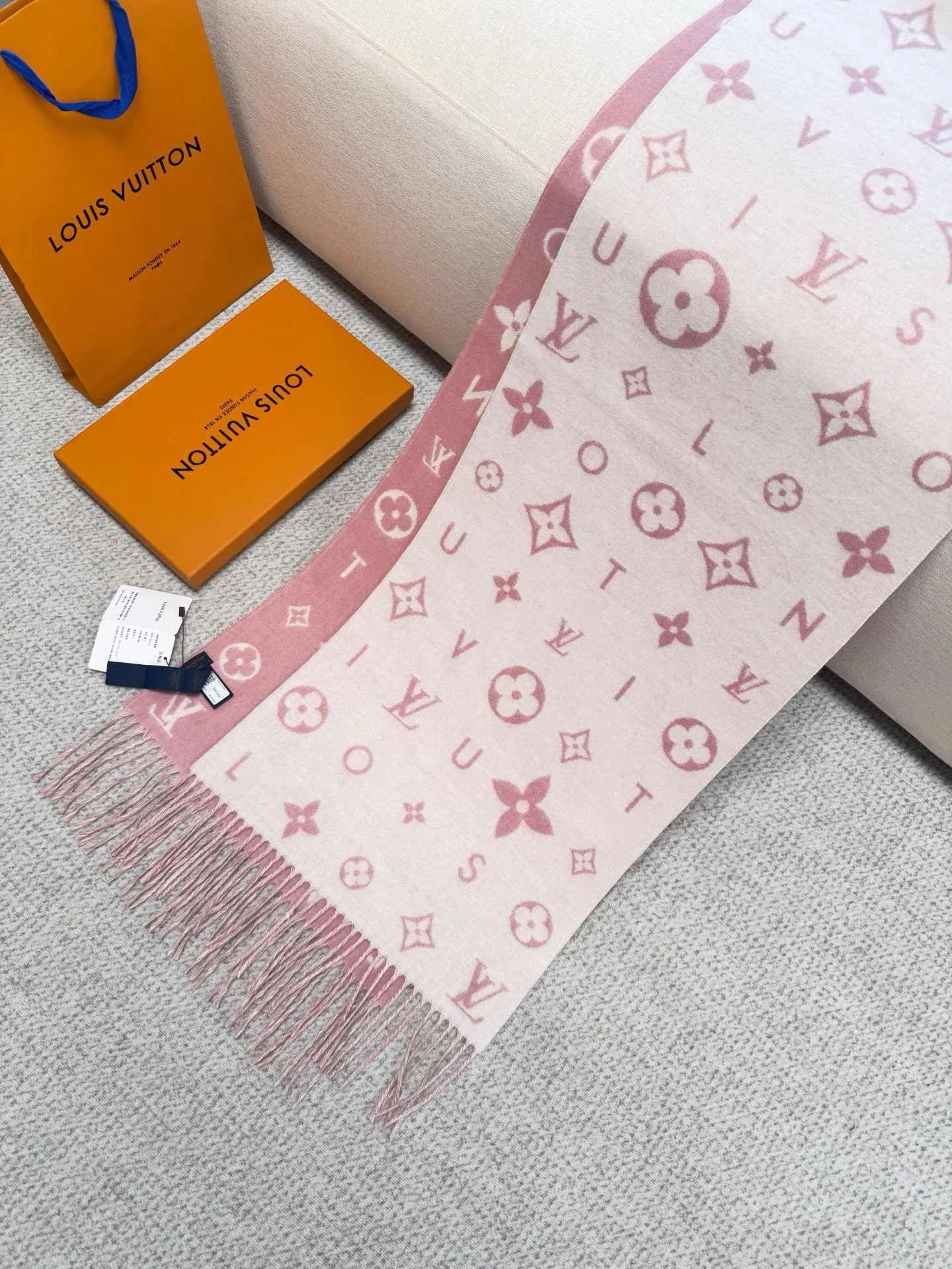 Шарфы Louis Vuitton 18261916