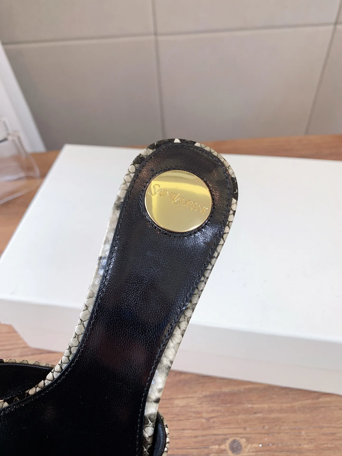 Босоножки Женские Saint Laurent 18466540