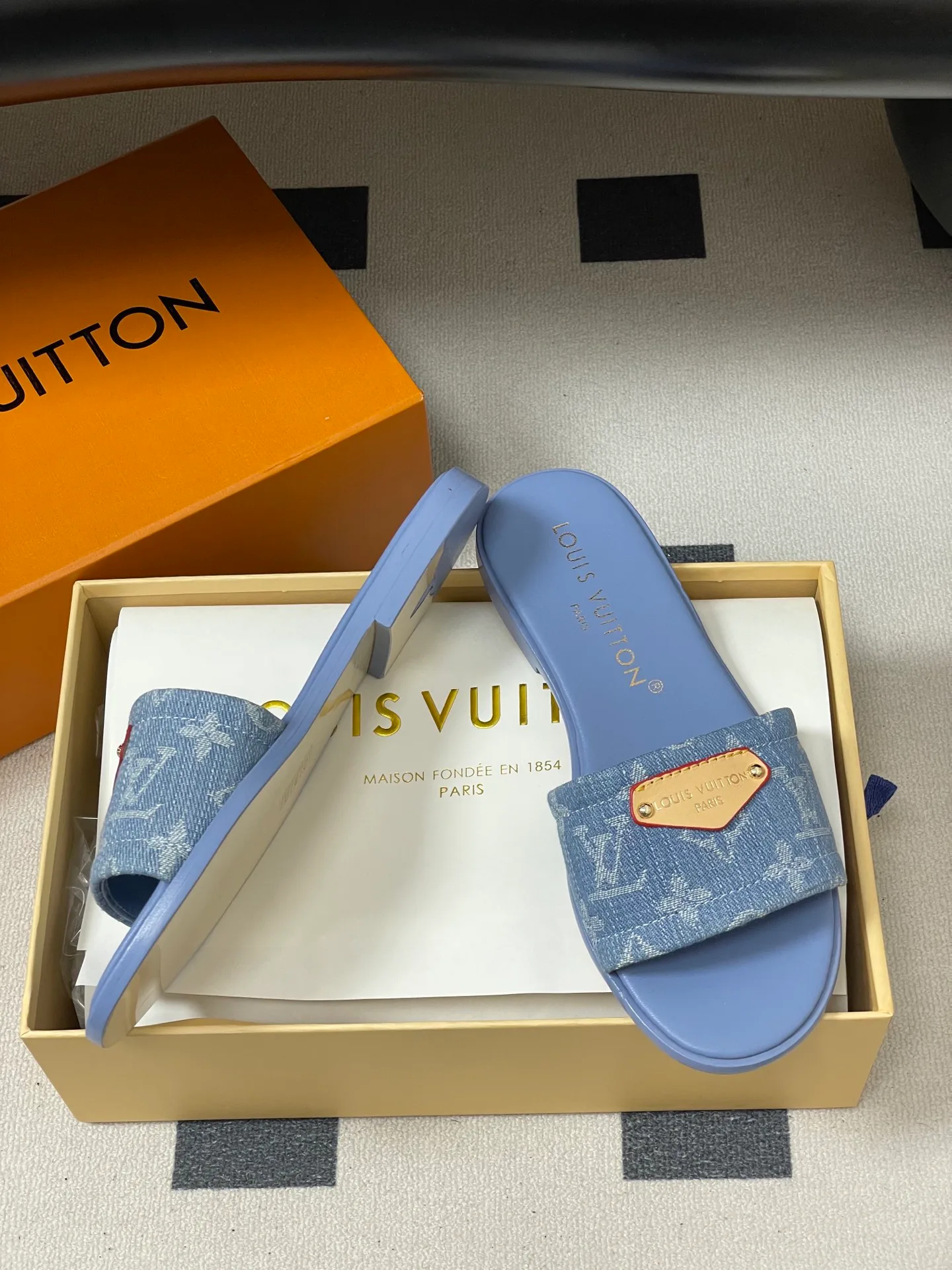 Шлепанцы Женские Louis Vuitton 3361694