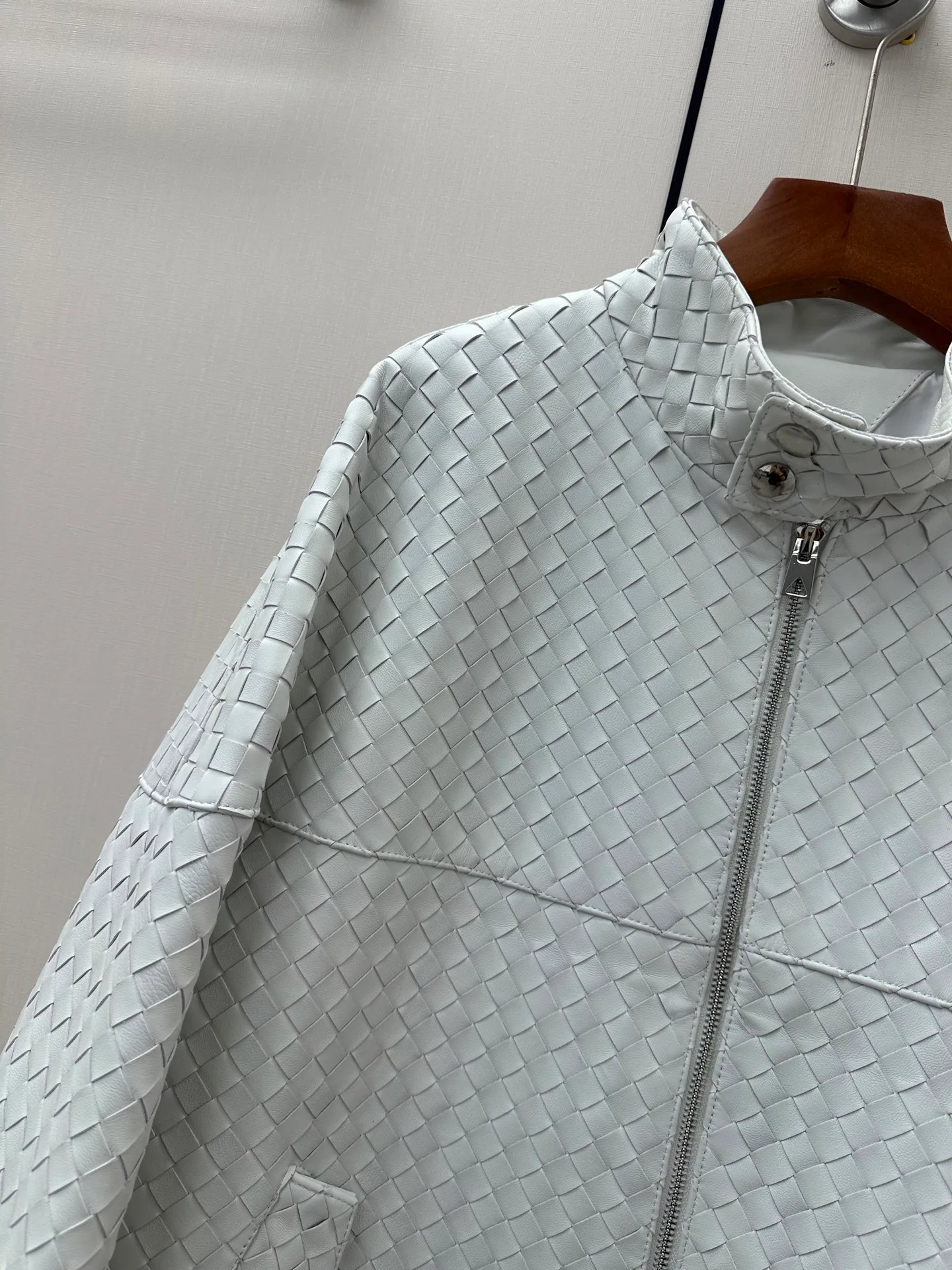 Кожаные Куртки И Дублёнки Женские Bottega Veneta 18061239