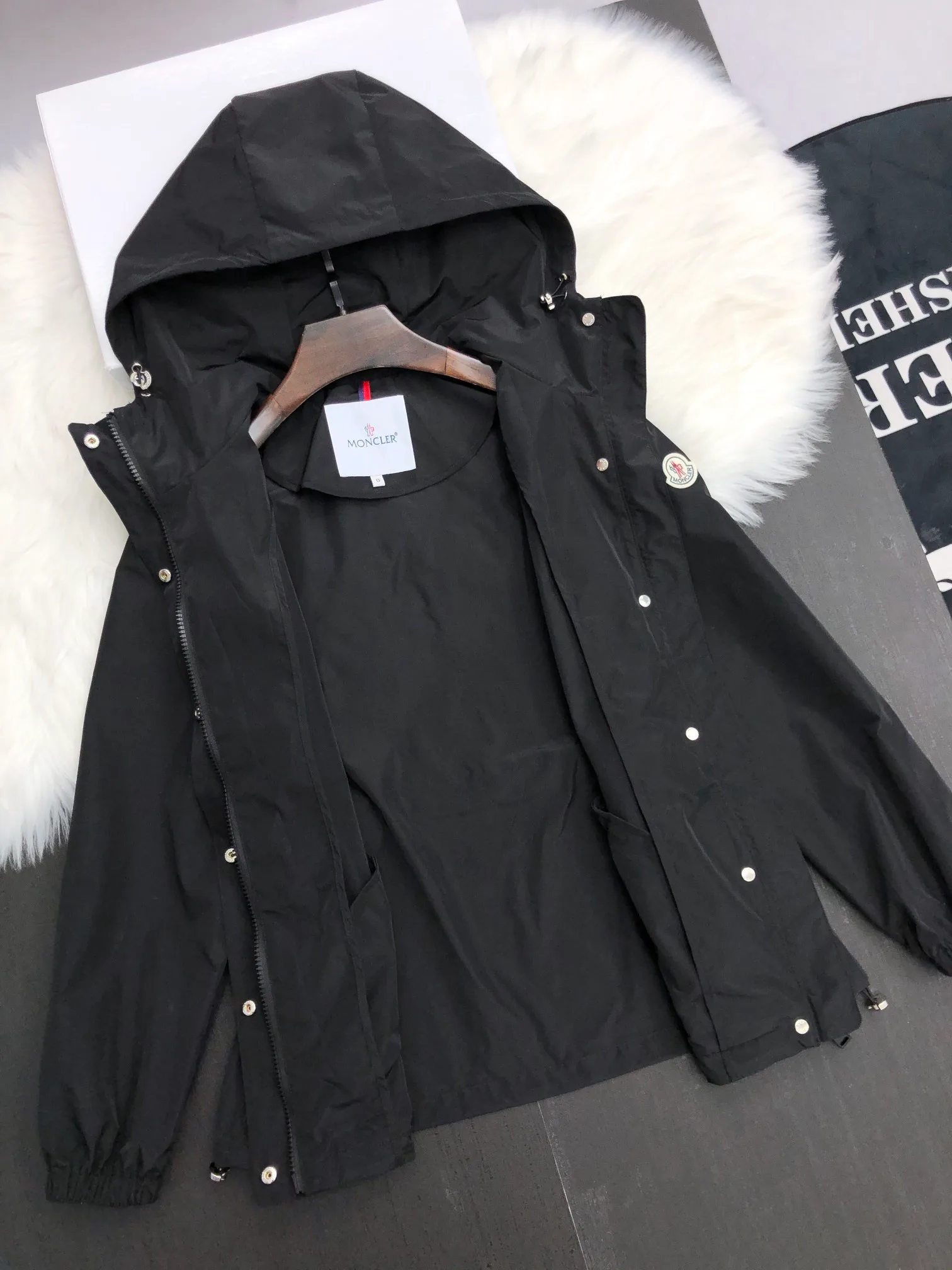 Куртки И Пуховики Женские Moncler 11513016