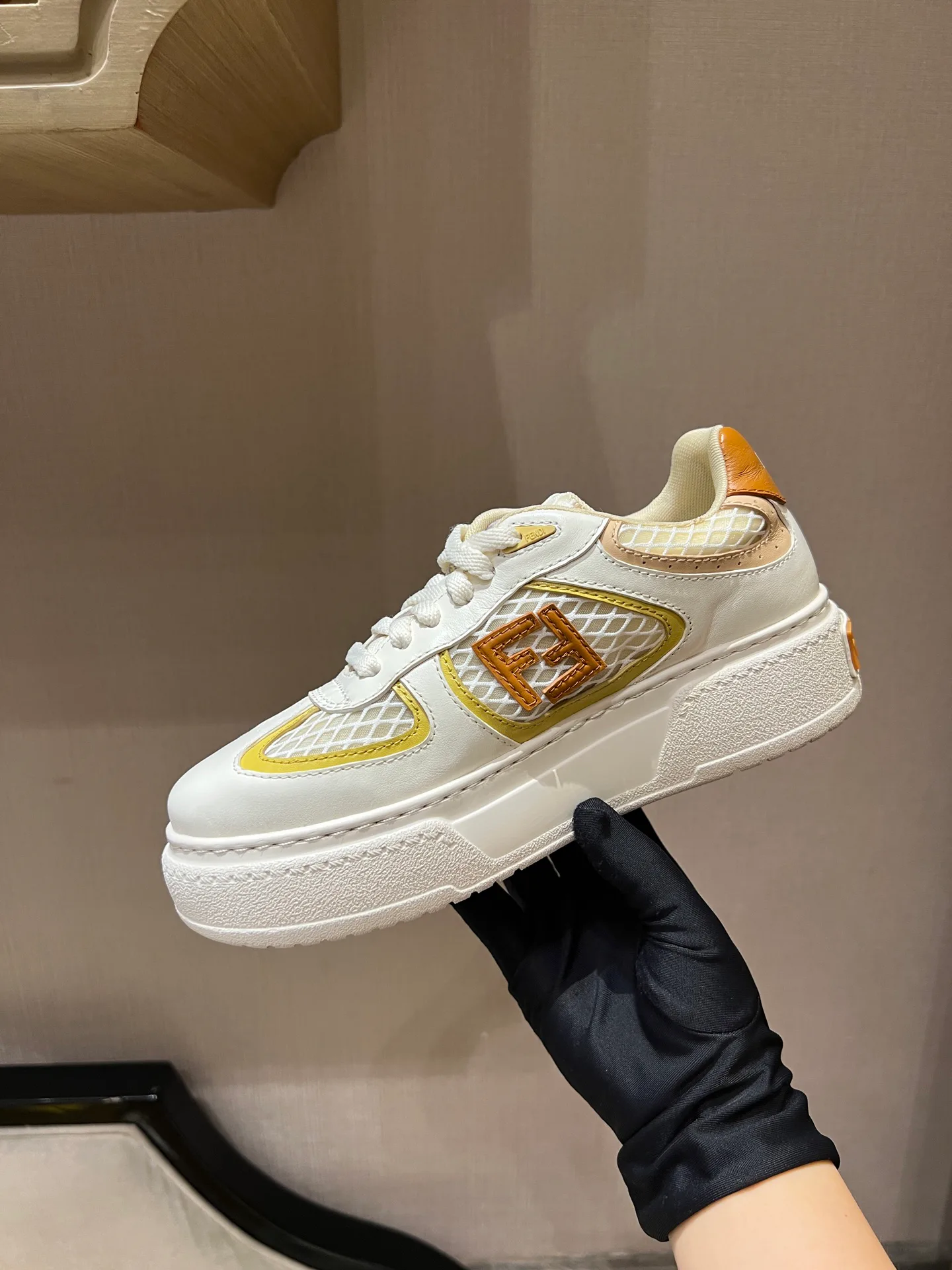 Кроссовки Женские Fendi 11275767