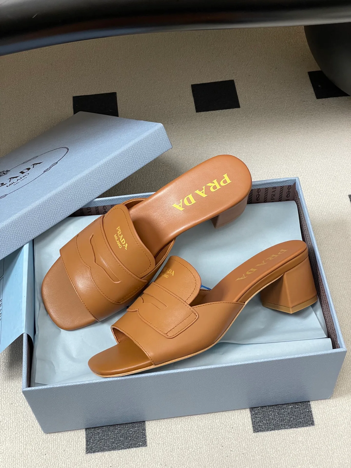 Босоножки Женские Prada 12880138