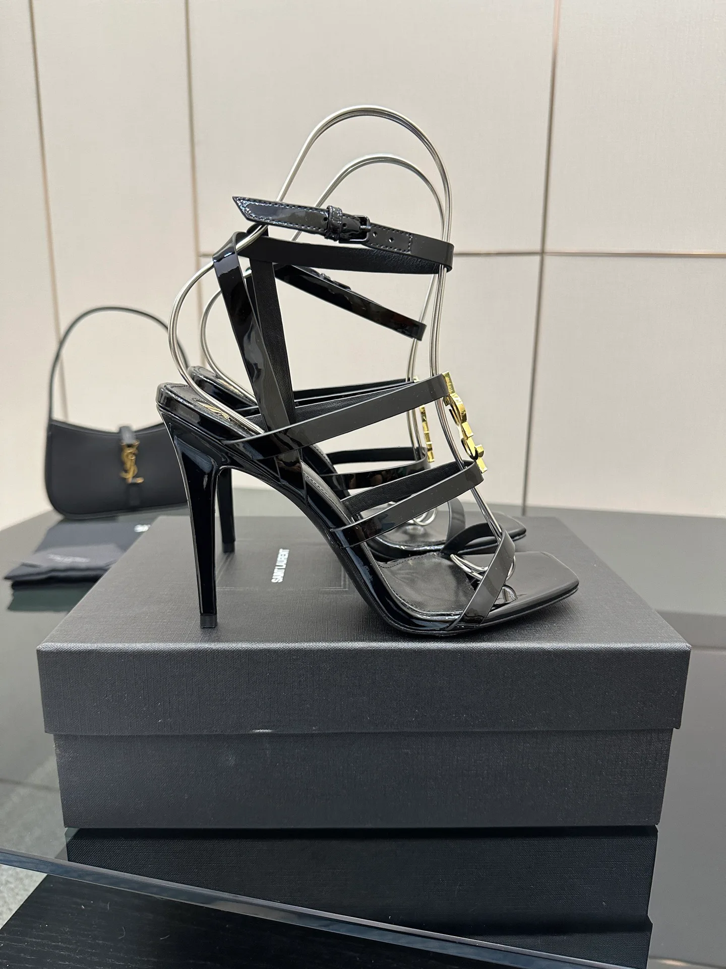 Босоножки Женские Saint Laurent 13164403